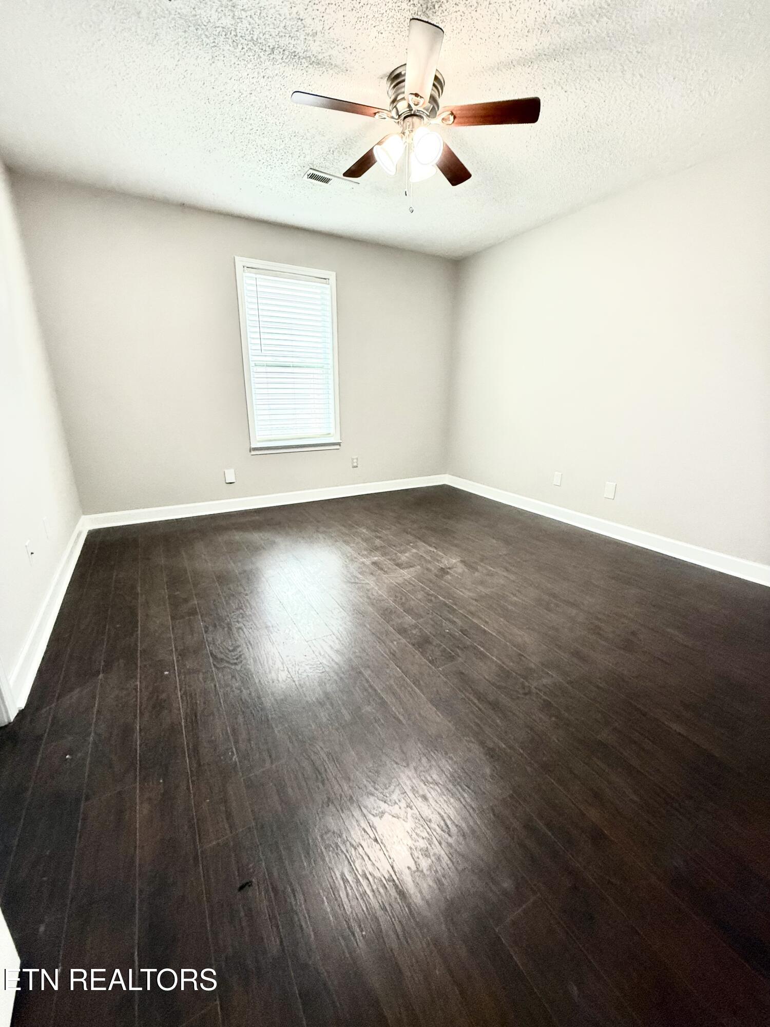 304 Douglas Ave Property Photo 10