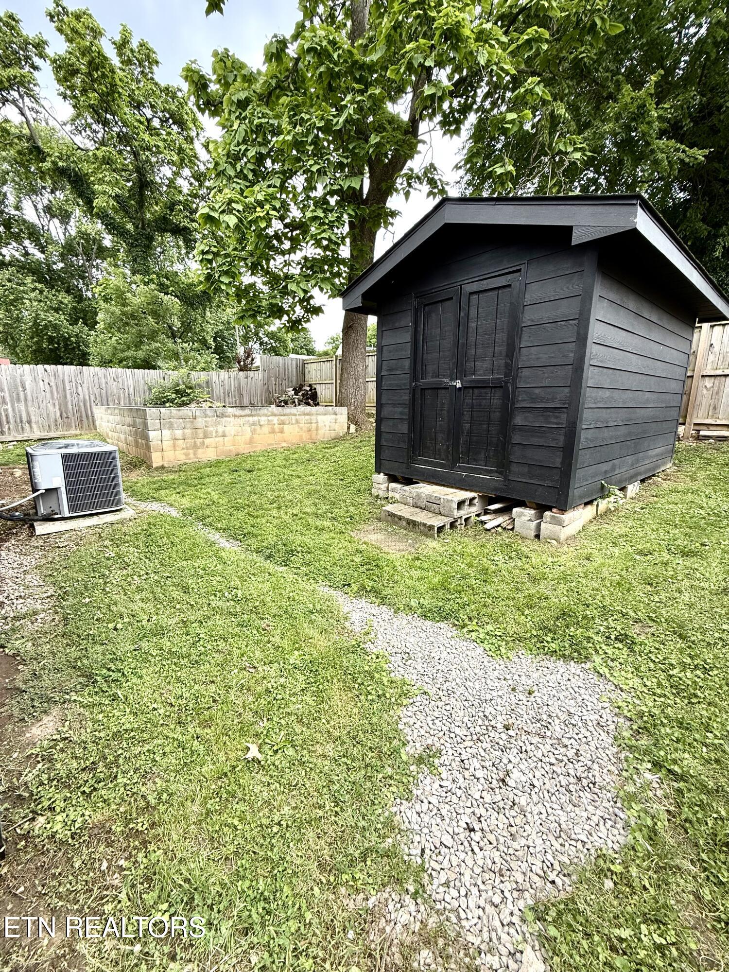 304 Douglas Ave Property Photo 19