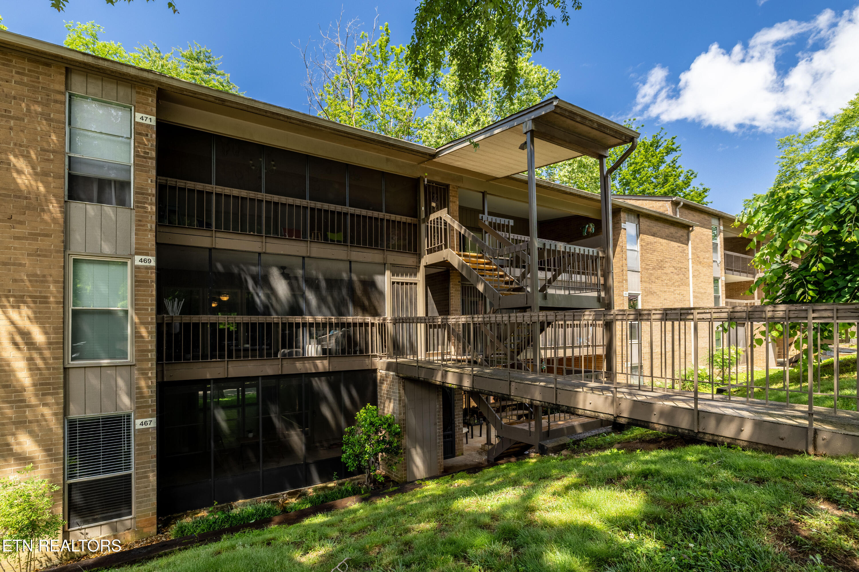 467 Canberra Drive Property Photo 1