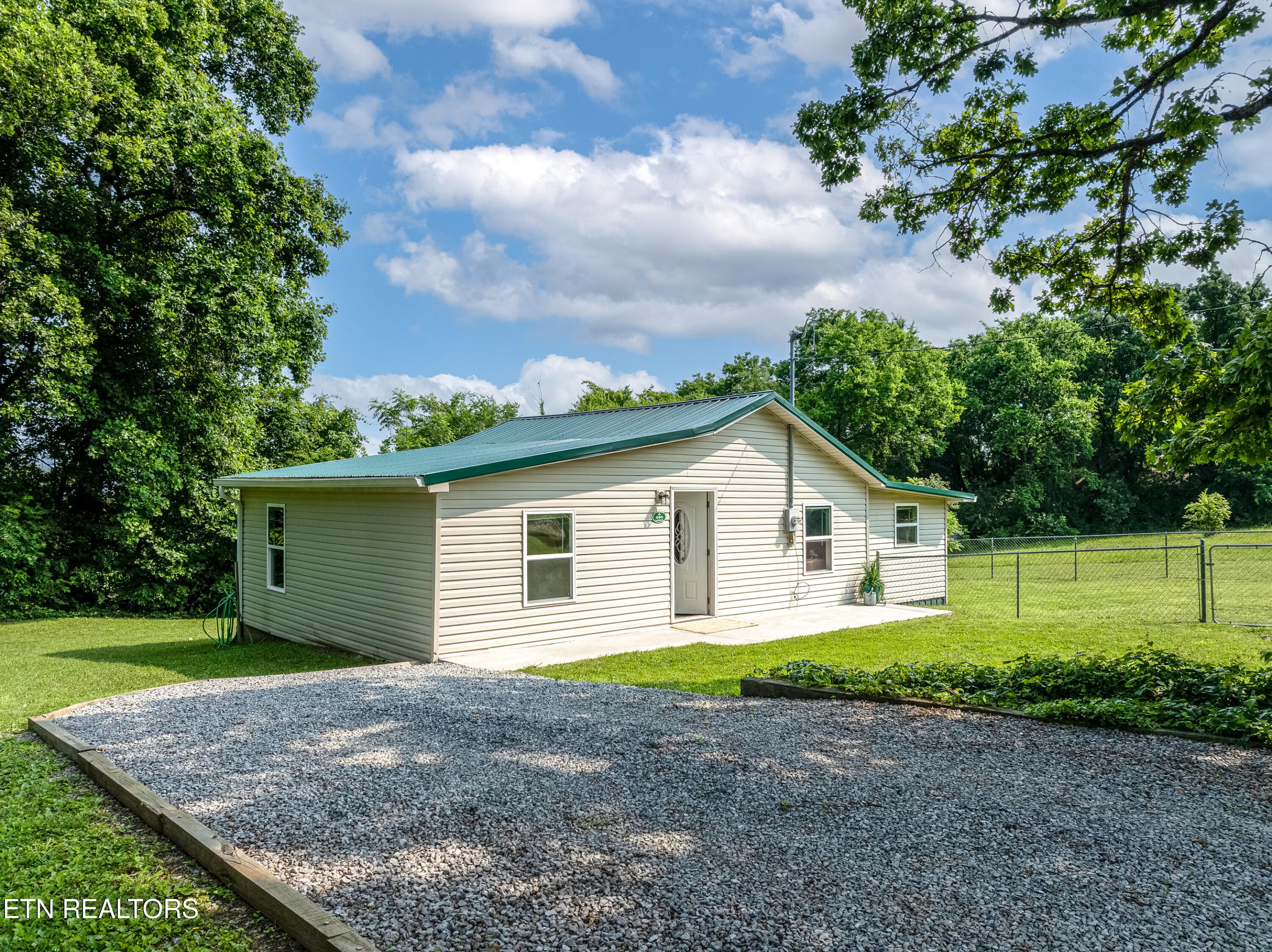 460 Lee Shirley Rd Property Photo 1