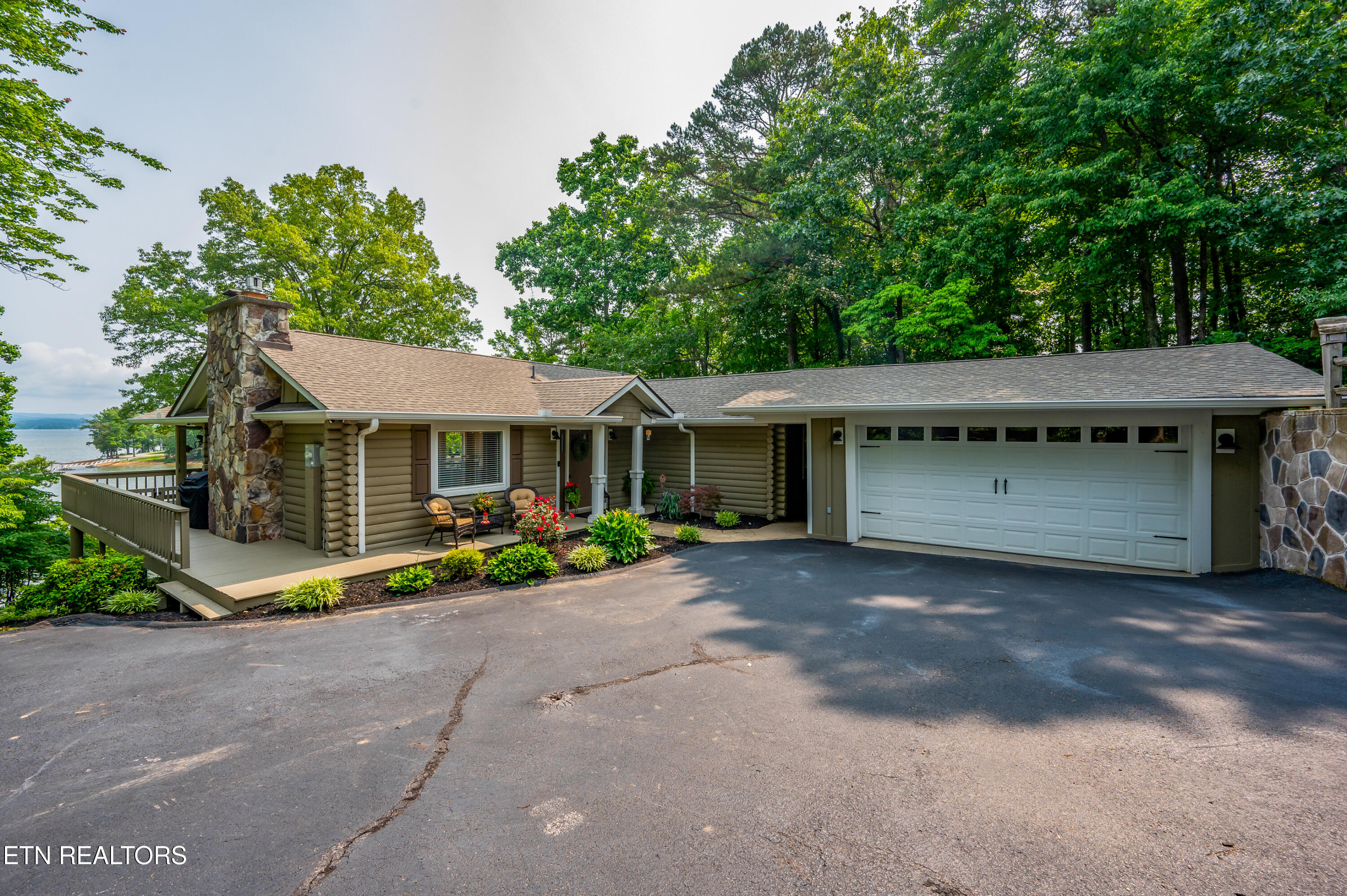 660 Heather Brook Circle Property Photo 1