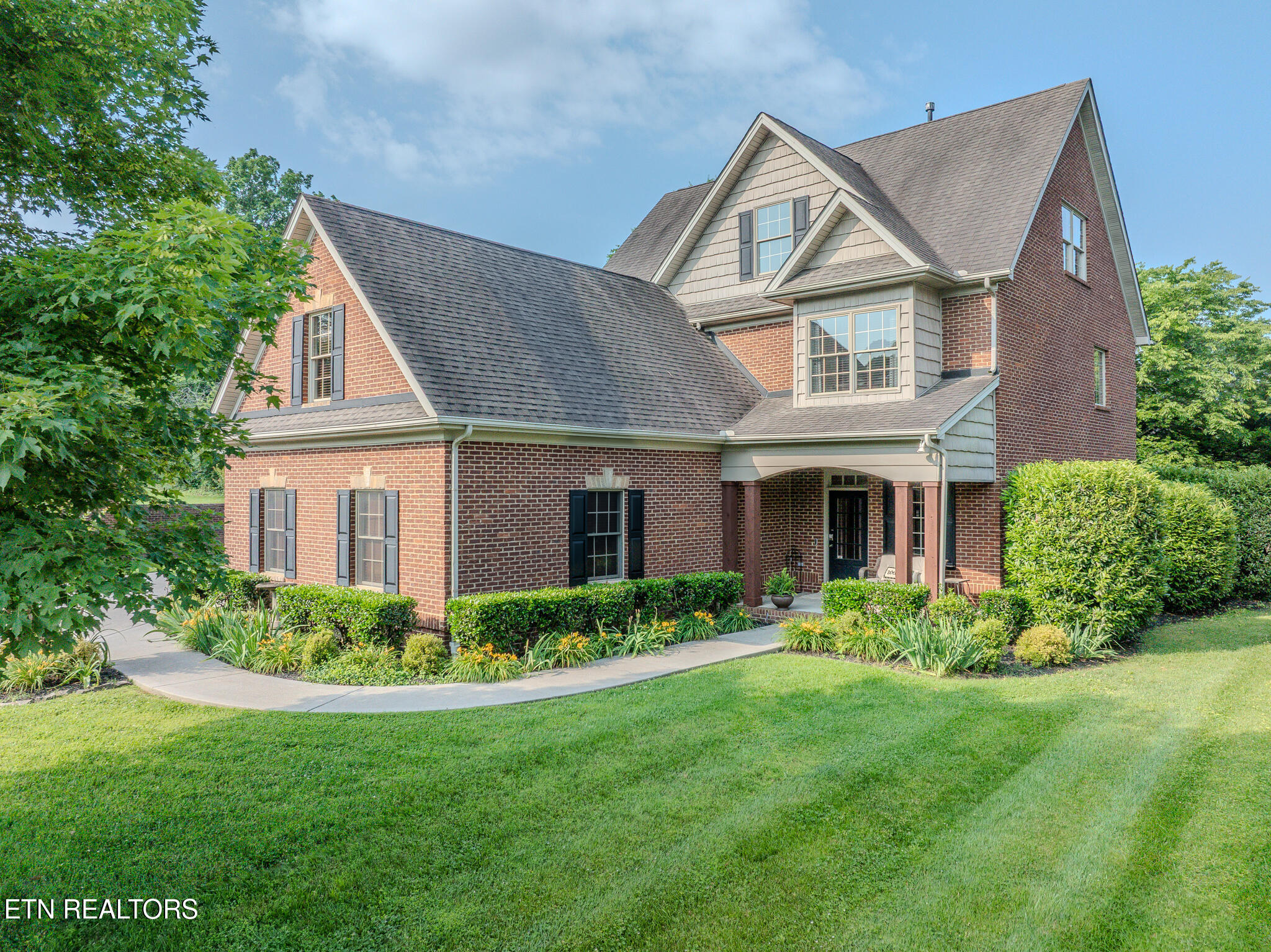 1201 Bentley Park Lane Property Photo 1