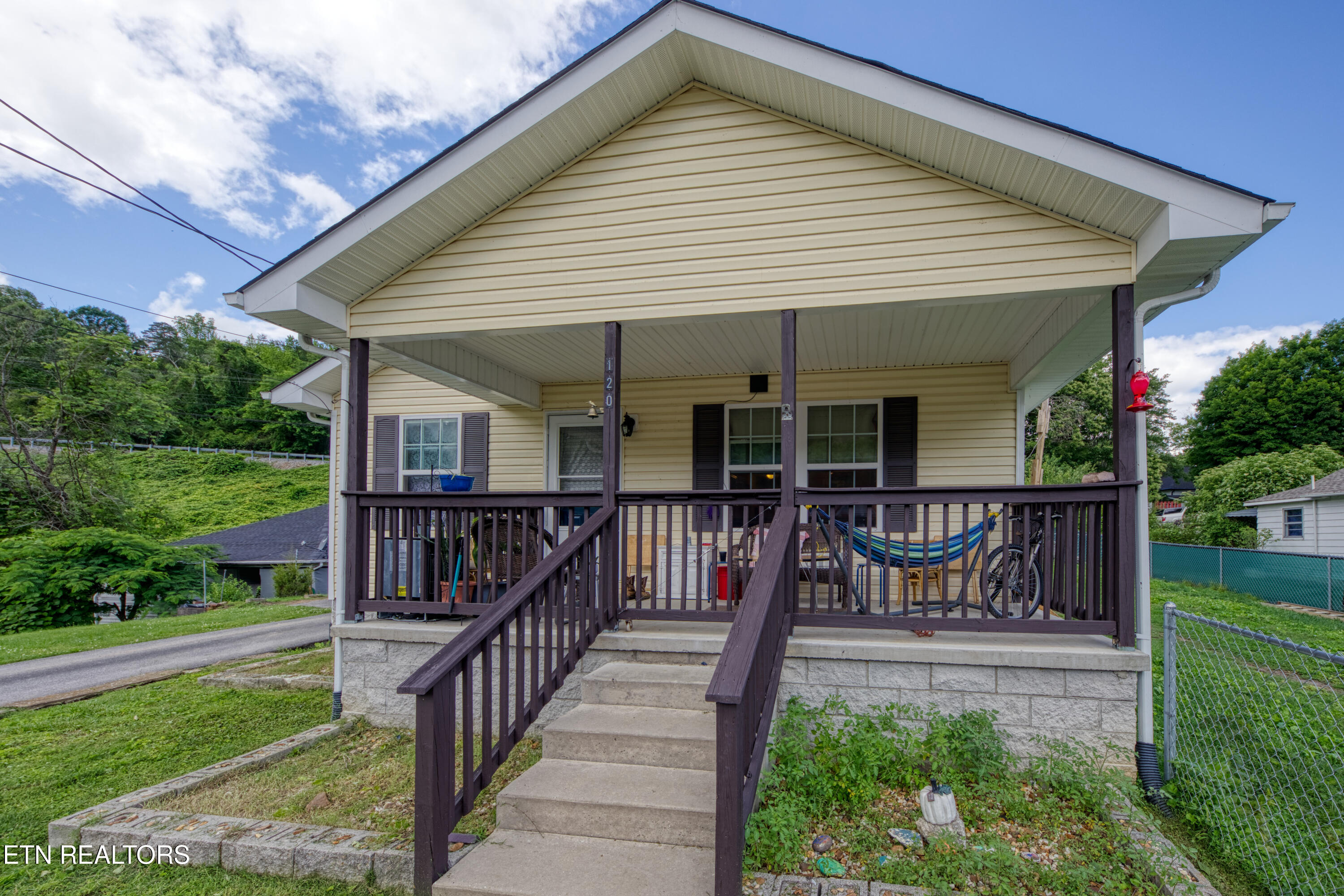 120 Rew St Property Photo 1