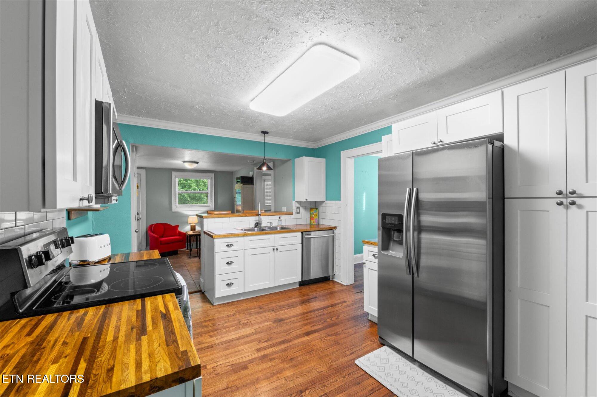 1735 Albert Ave Property Photo 10