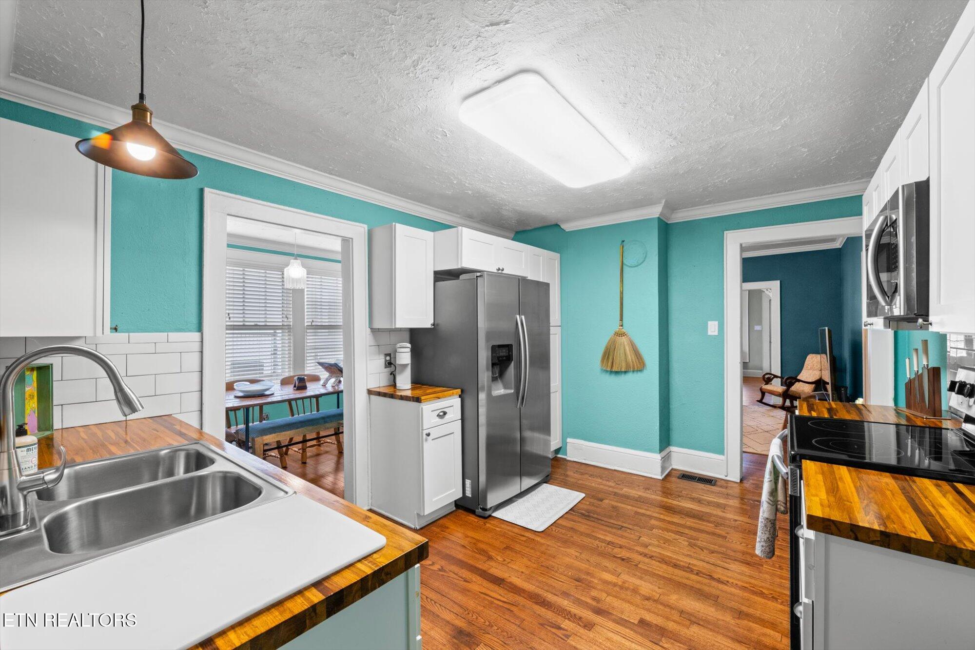 1735 Albert Ave Property Photo 16