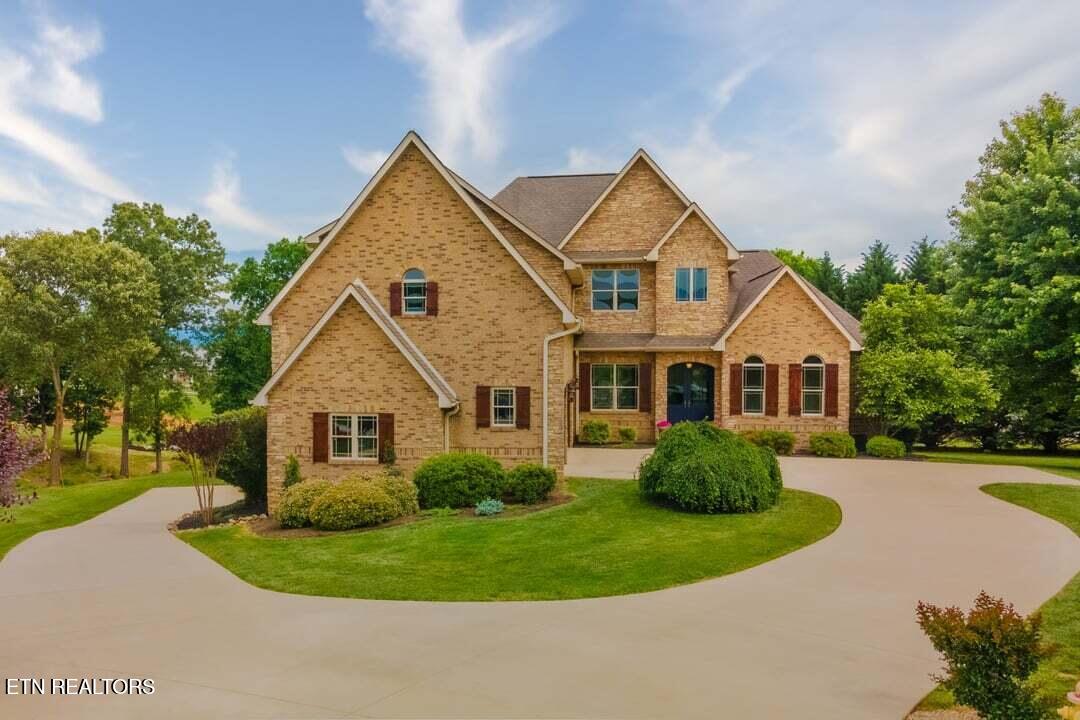 118 Luxury Lane Property Photo