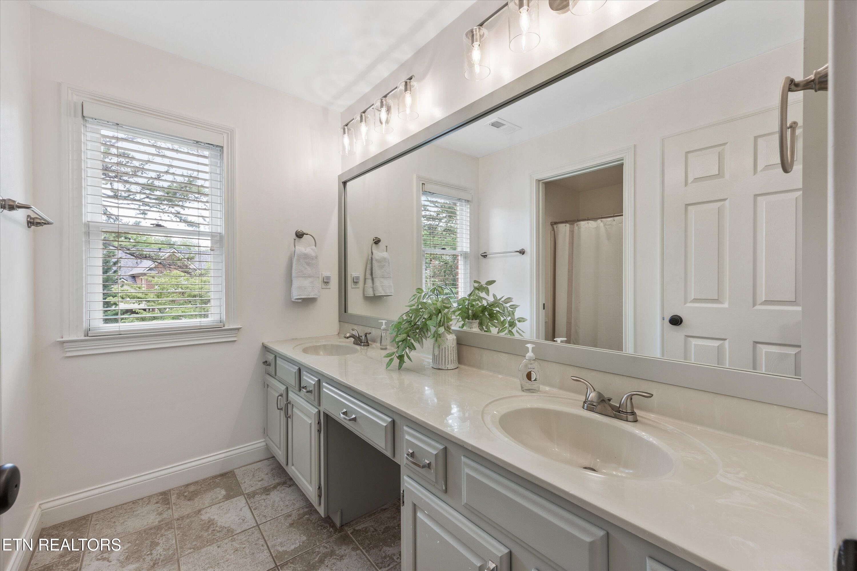 11919 Burnside Place Property Photo 16