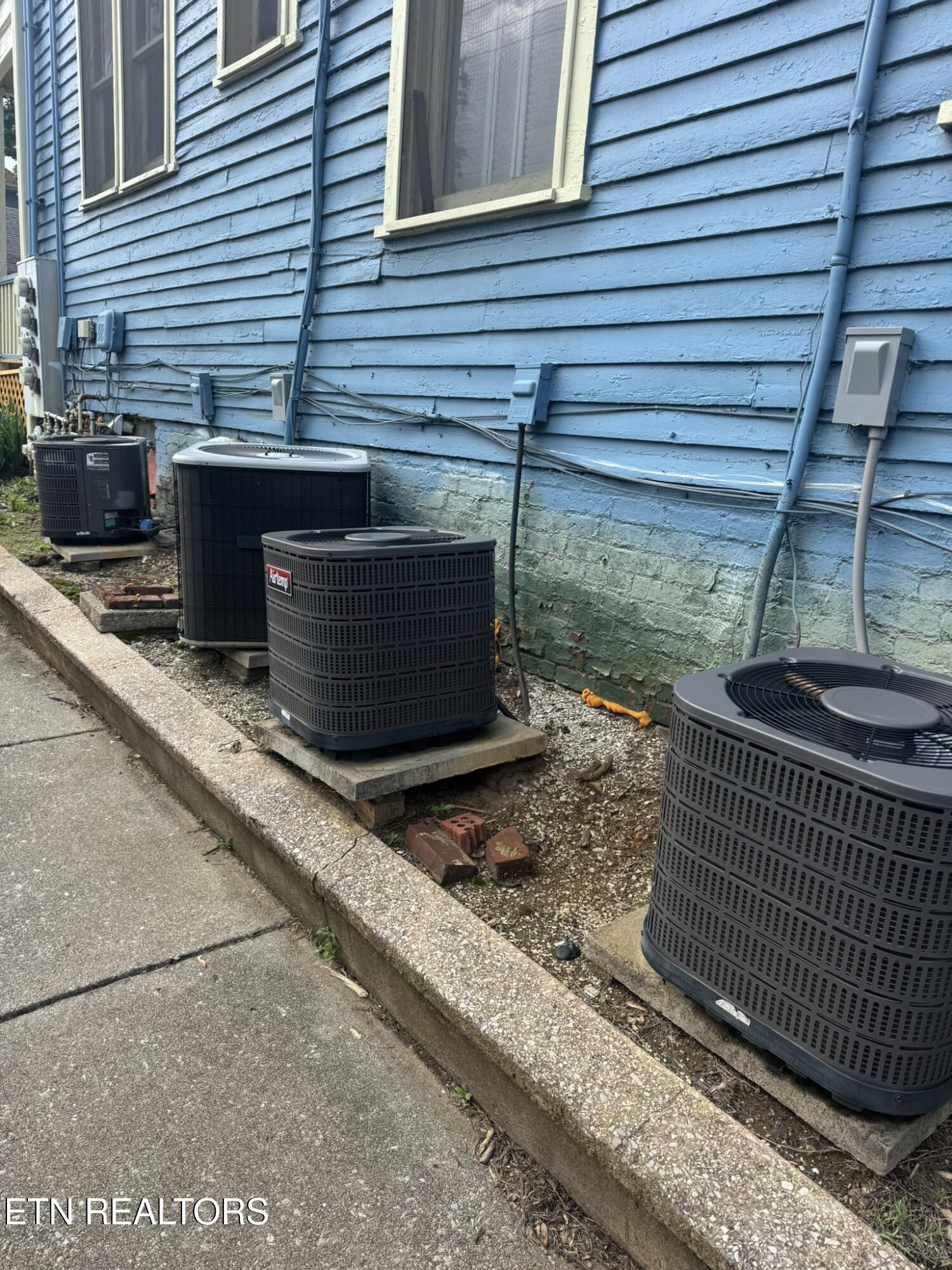 903 Luttrell St Property Photo 3