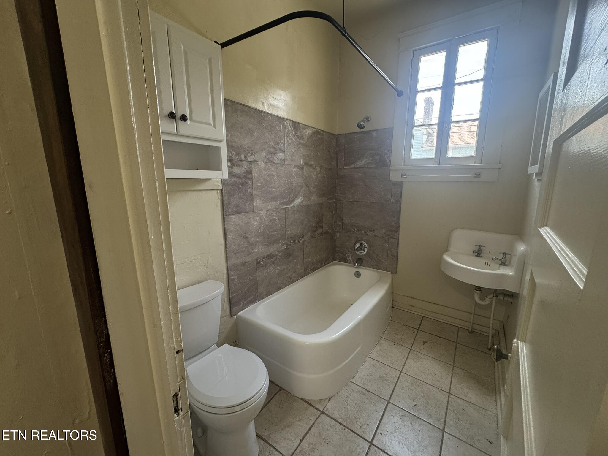903 Luttrell St Property Photo 13