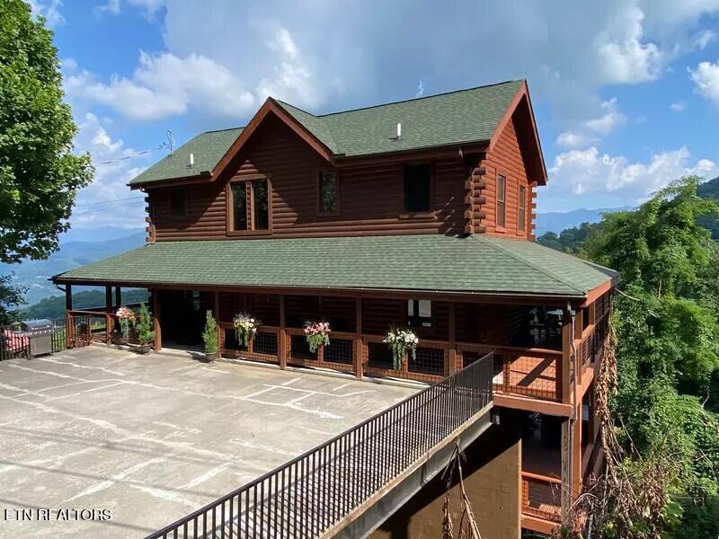 1215 Ski View Drive Property Photo 1