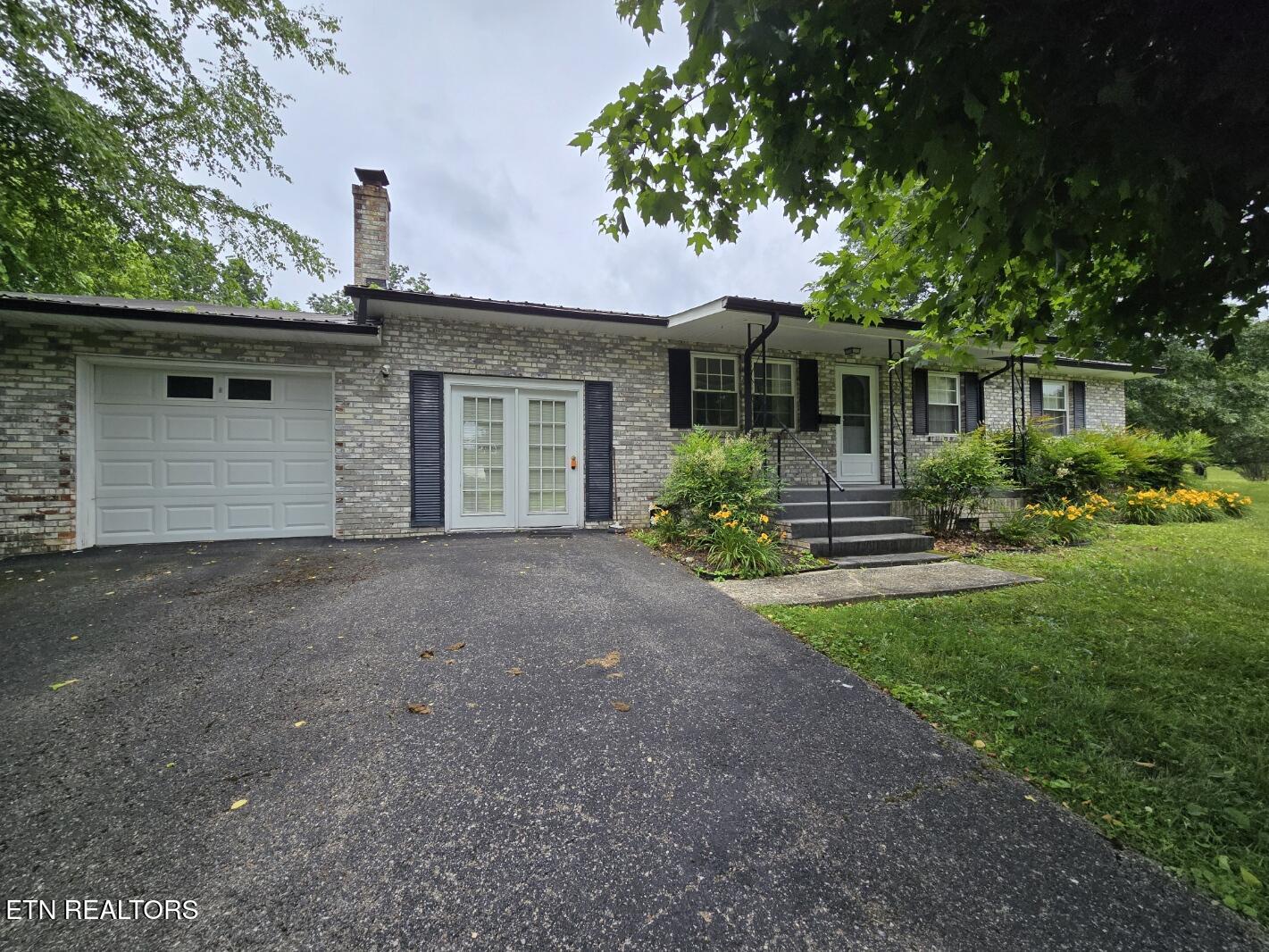 114 Verdun Rd Property Photo 1