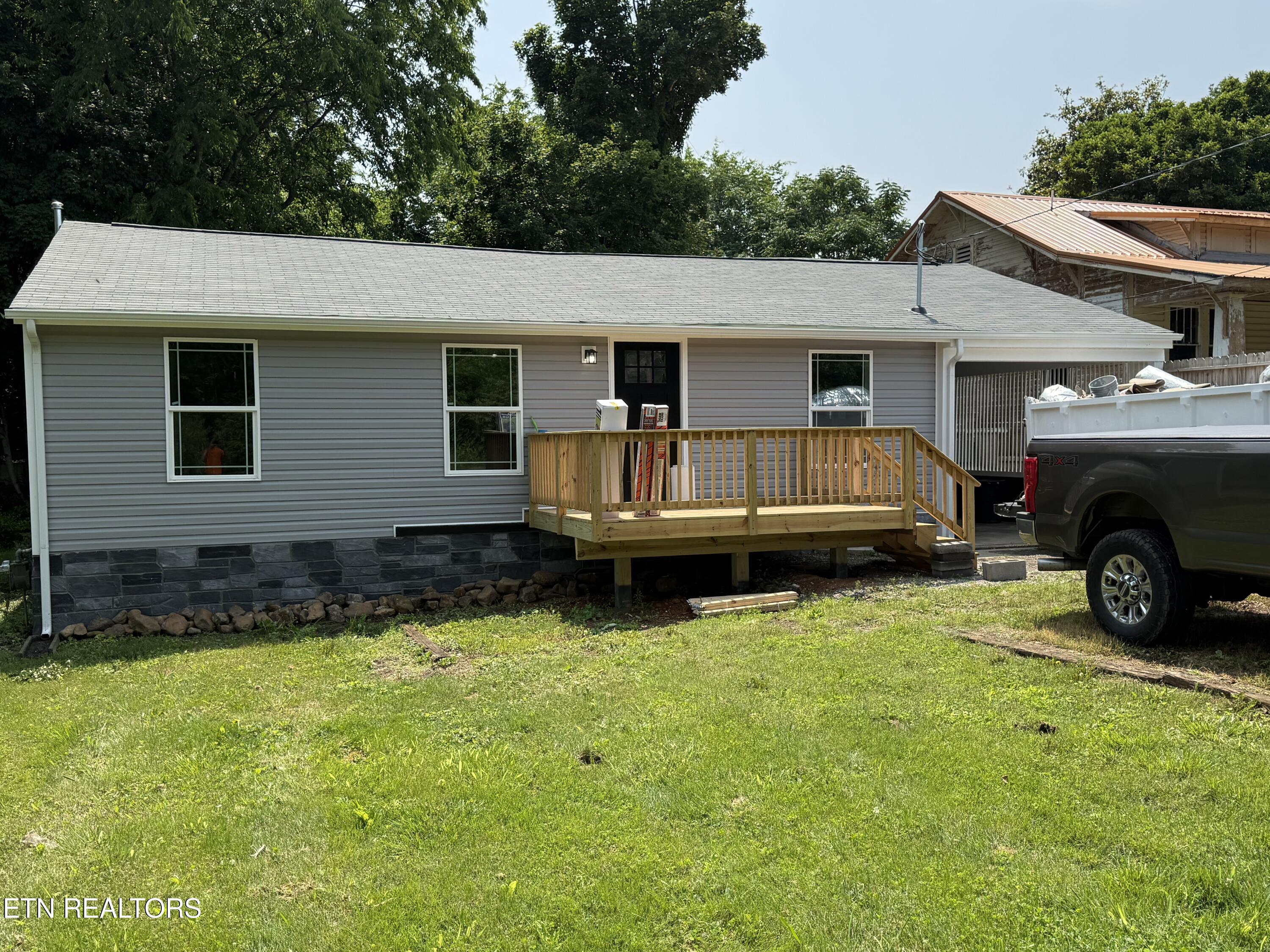 338 Jefferson Ave Property Photo 1