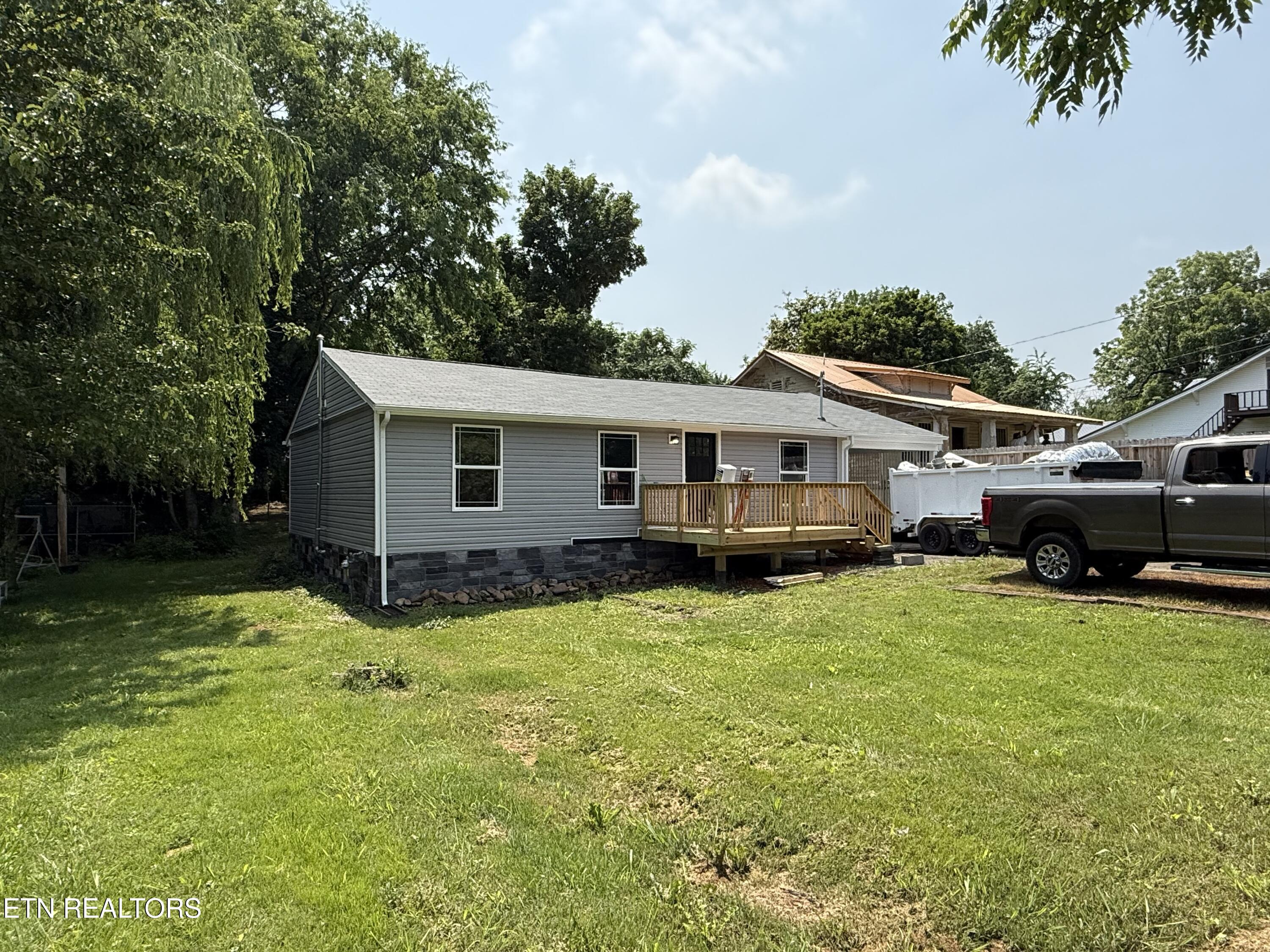 338 Jefferson Ave Property Photo 2