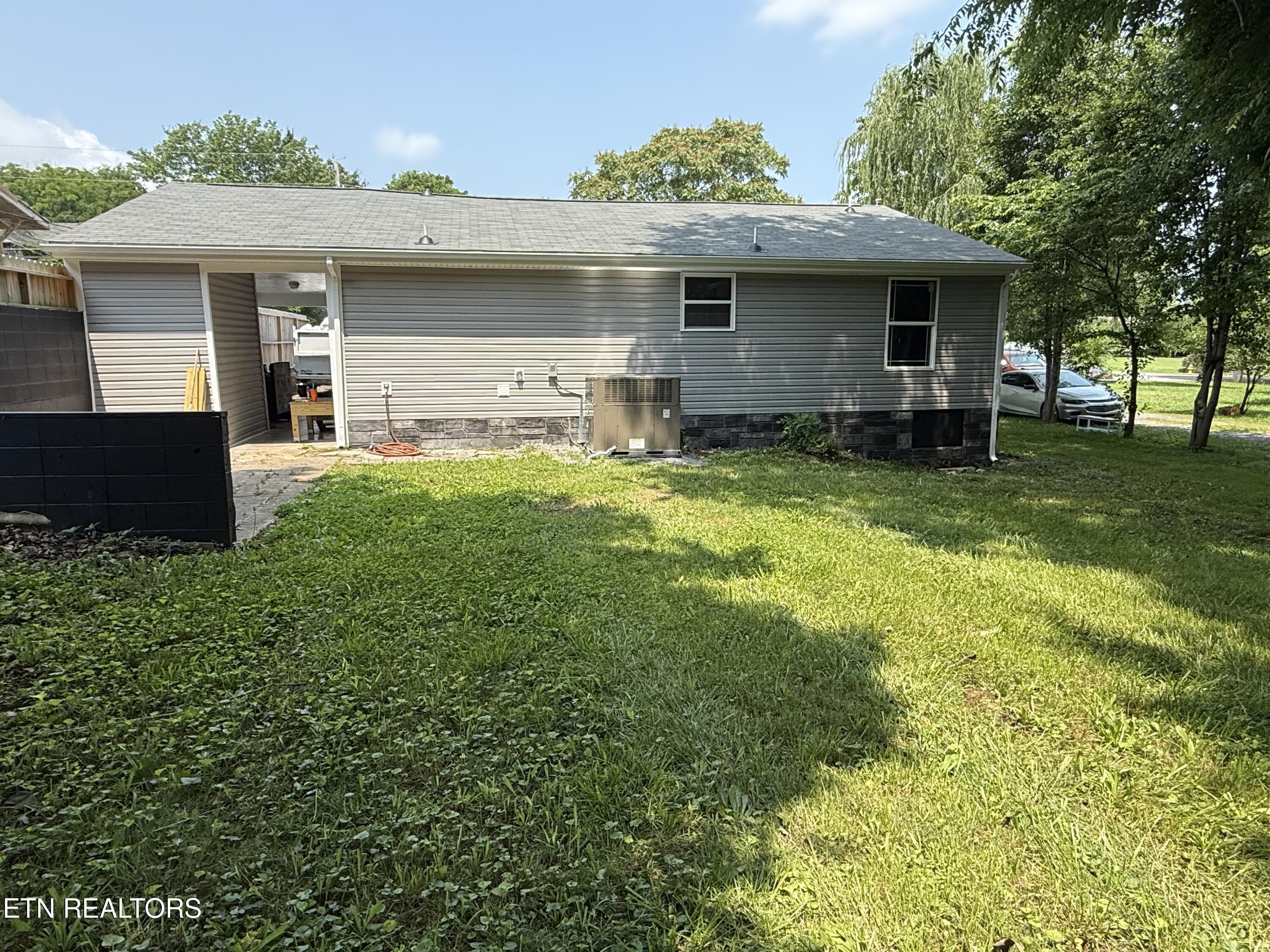 338 Jefferson Ave Property Photo 3