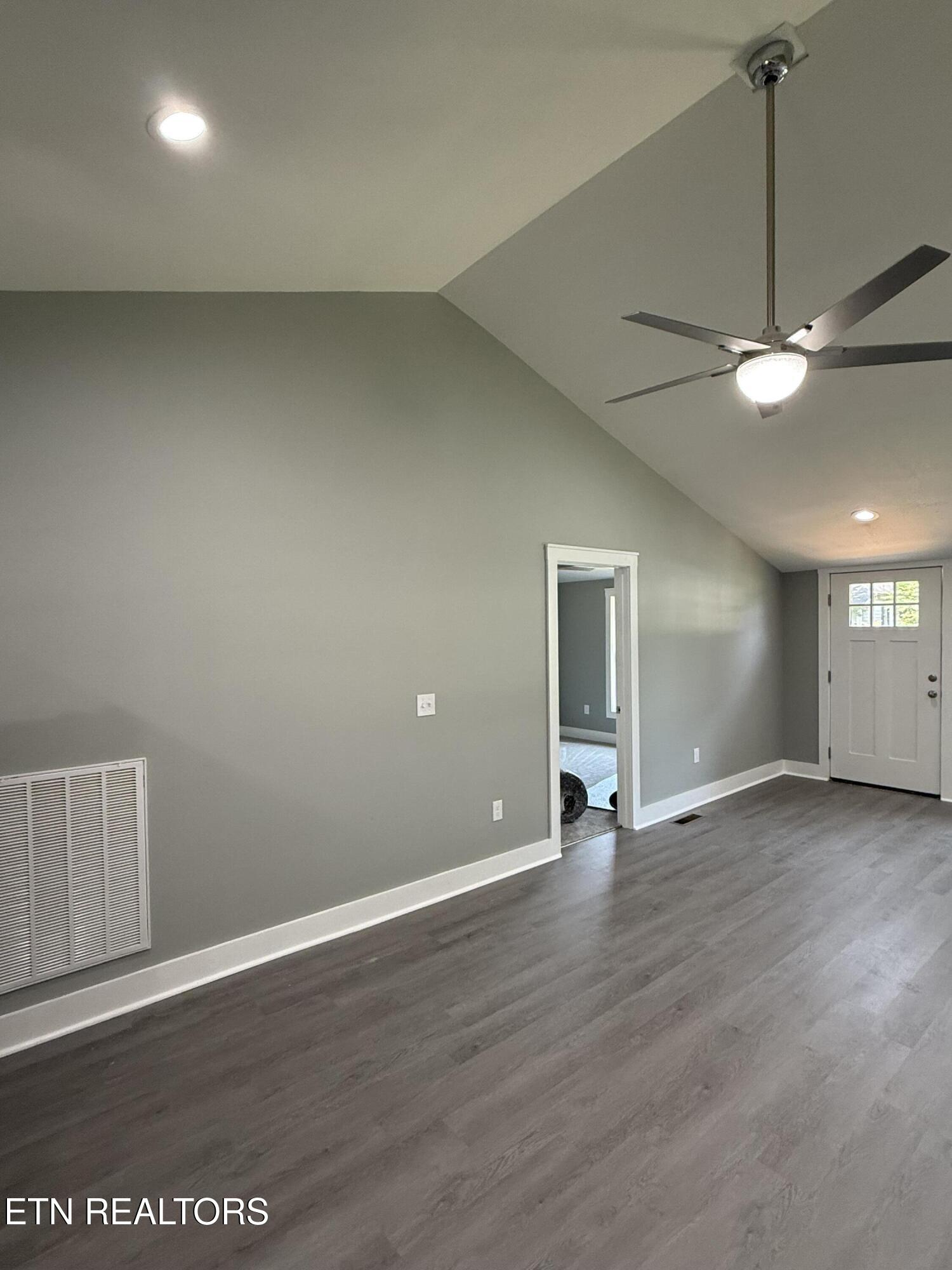 338 Jefferson Ave Property Photo 8