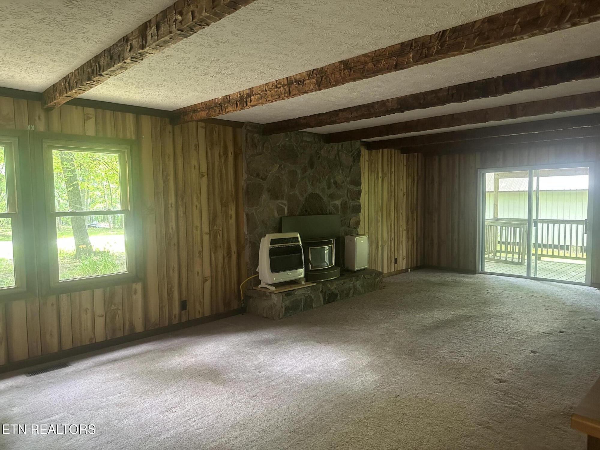 1016 Running Deer Property Photo 3