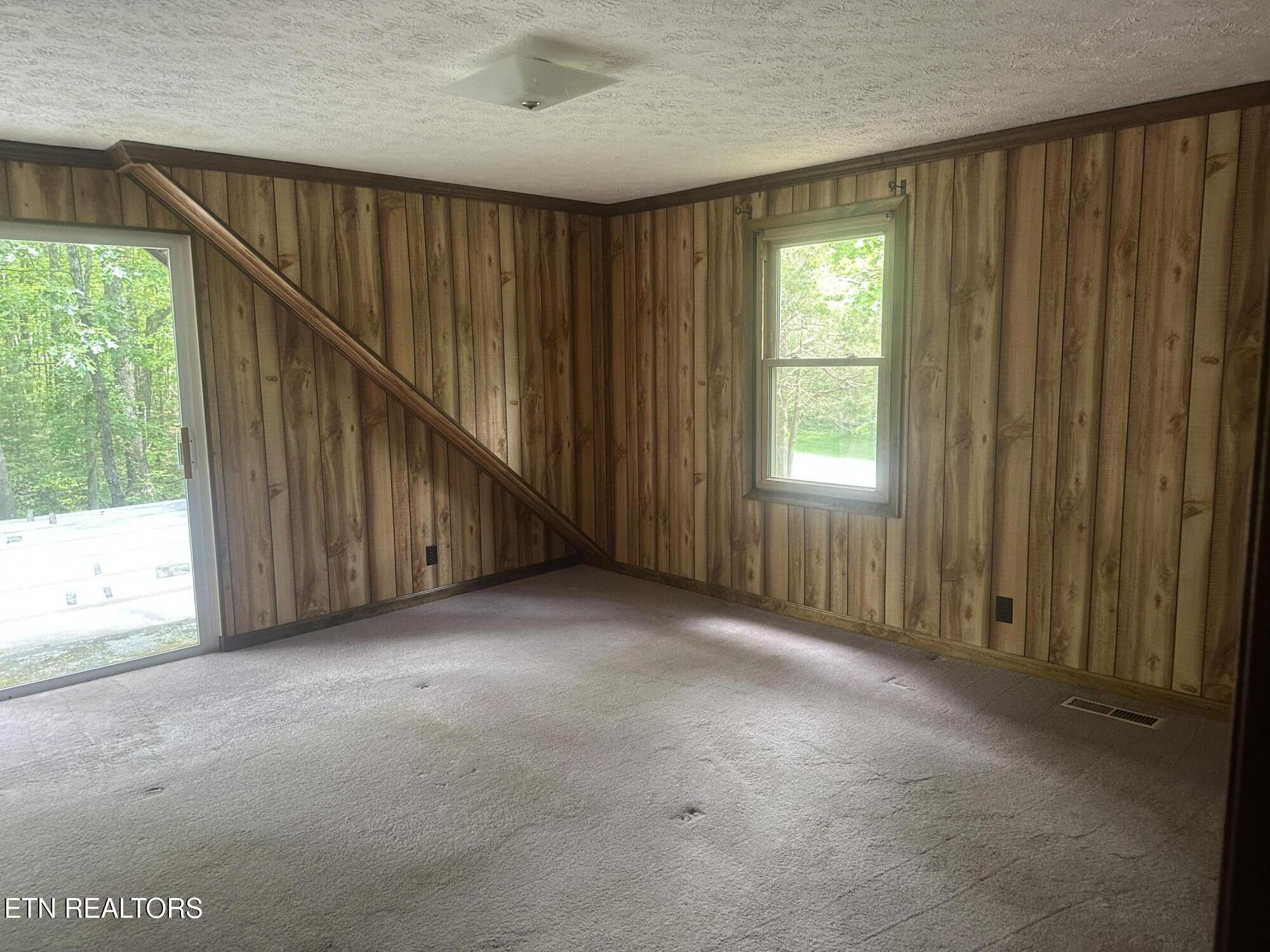1016 Running Deer Property Photo 10