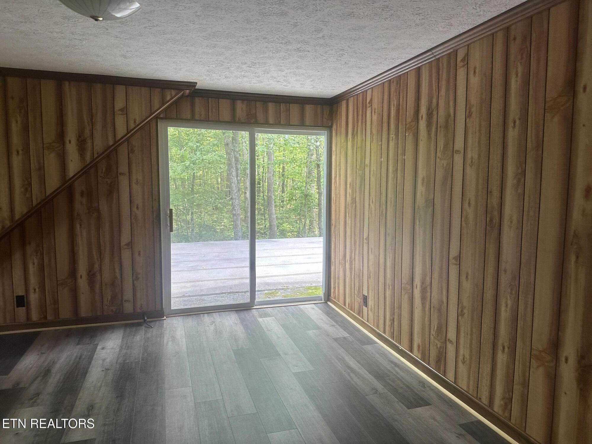1016 Running Deer Property Photo 11