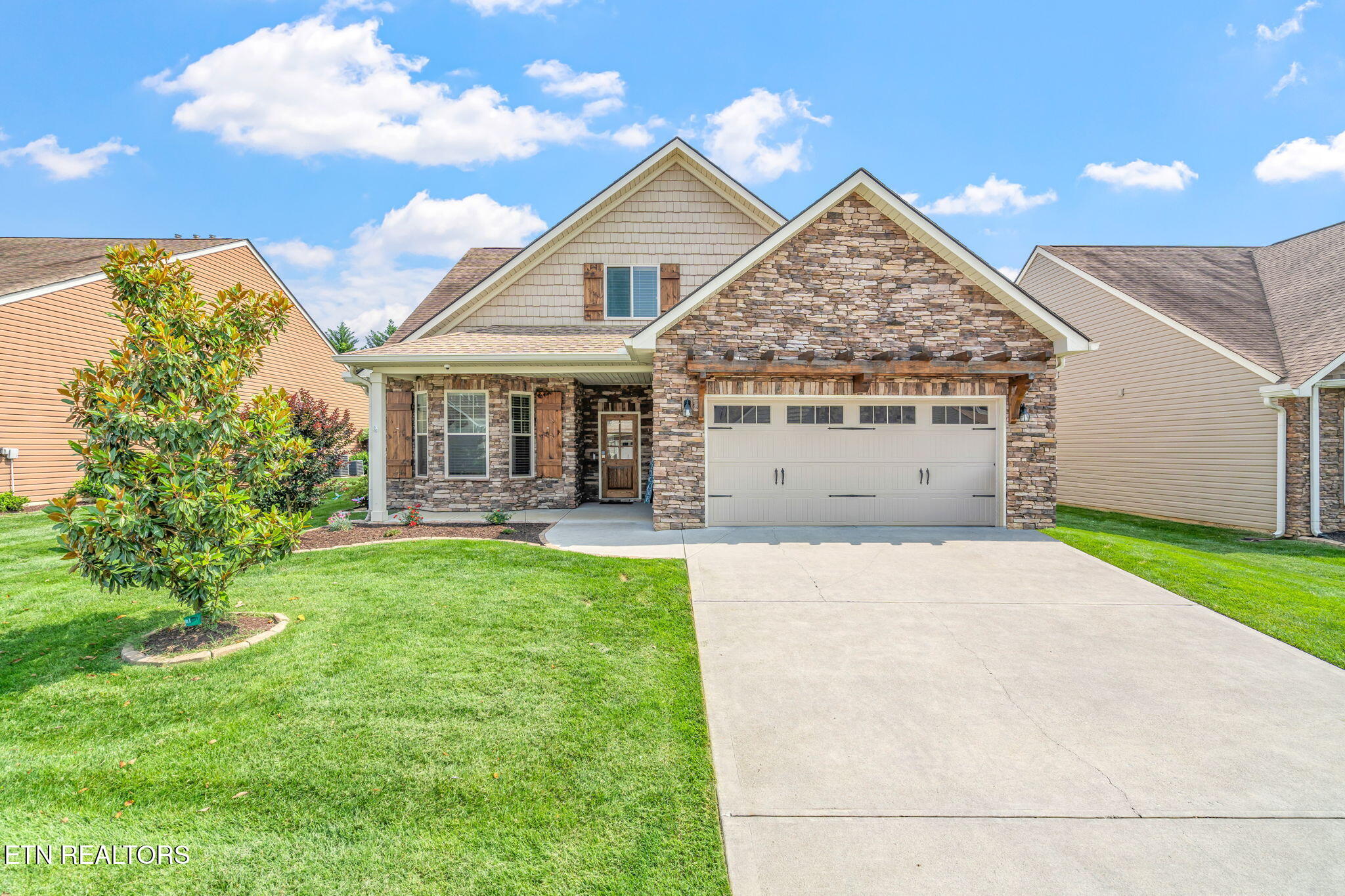 12084 Woodhollow Lane Property Photo 1