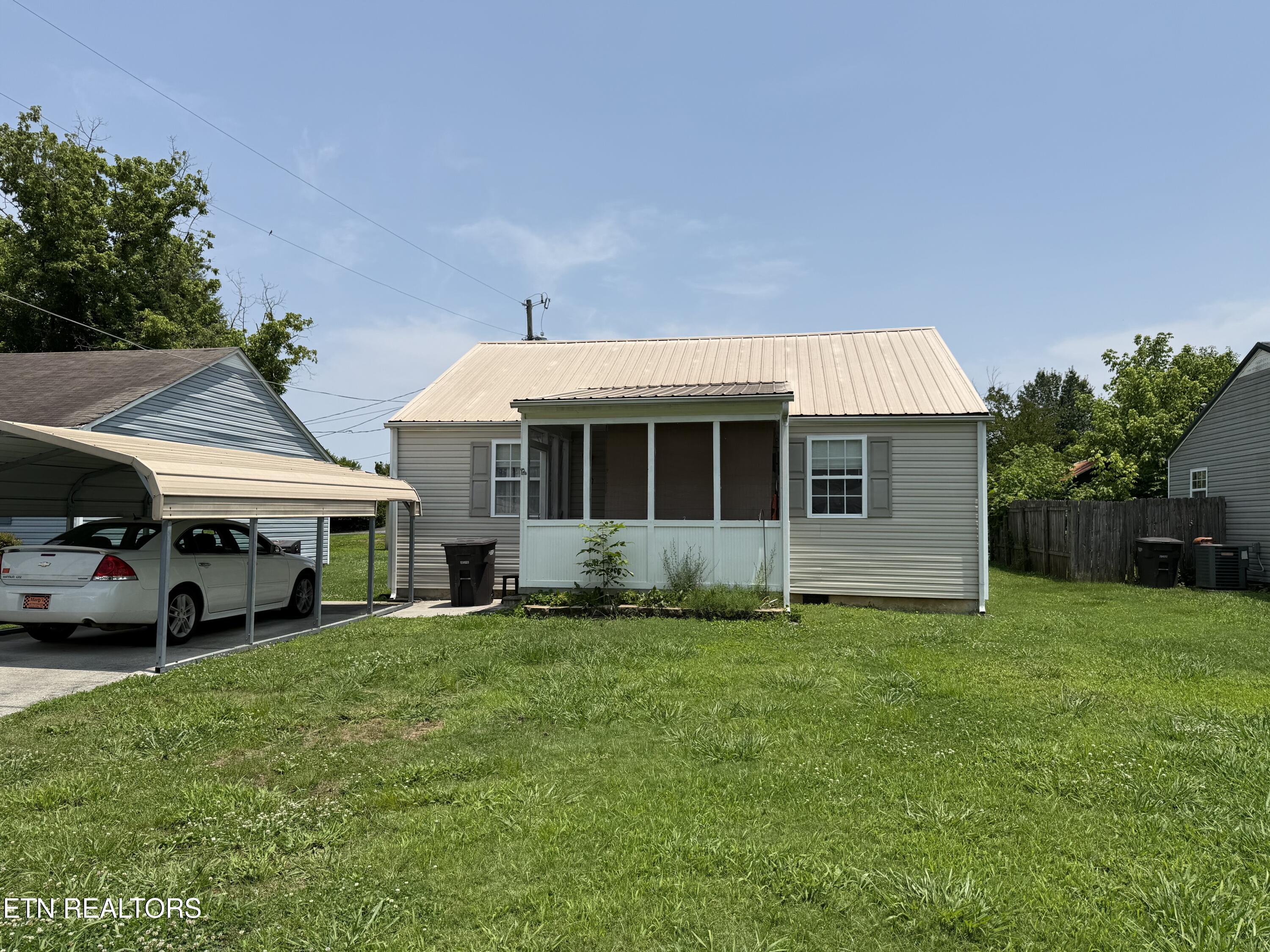 577 Monroe St Property Photo 1