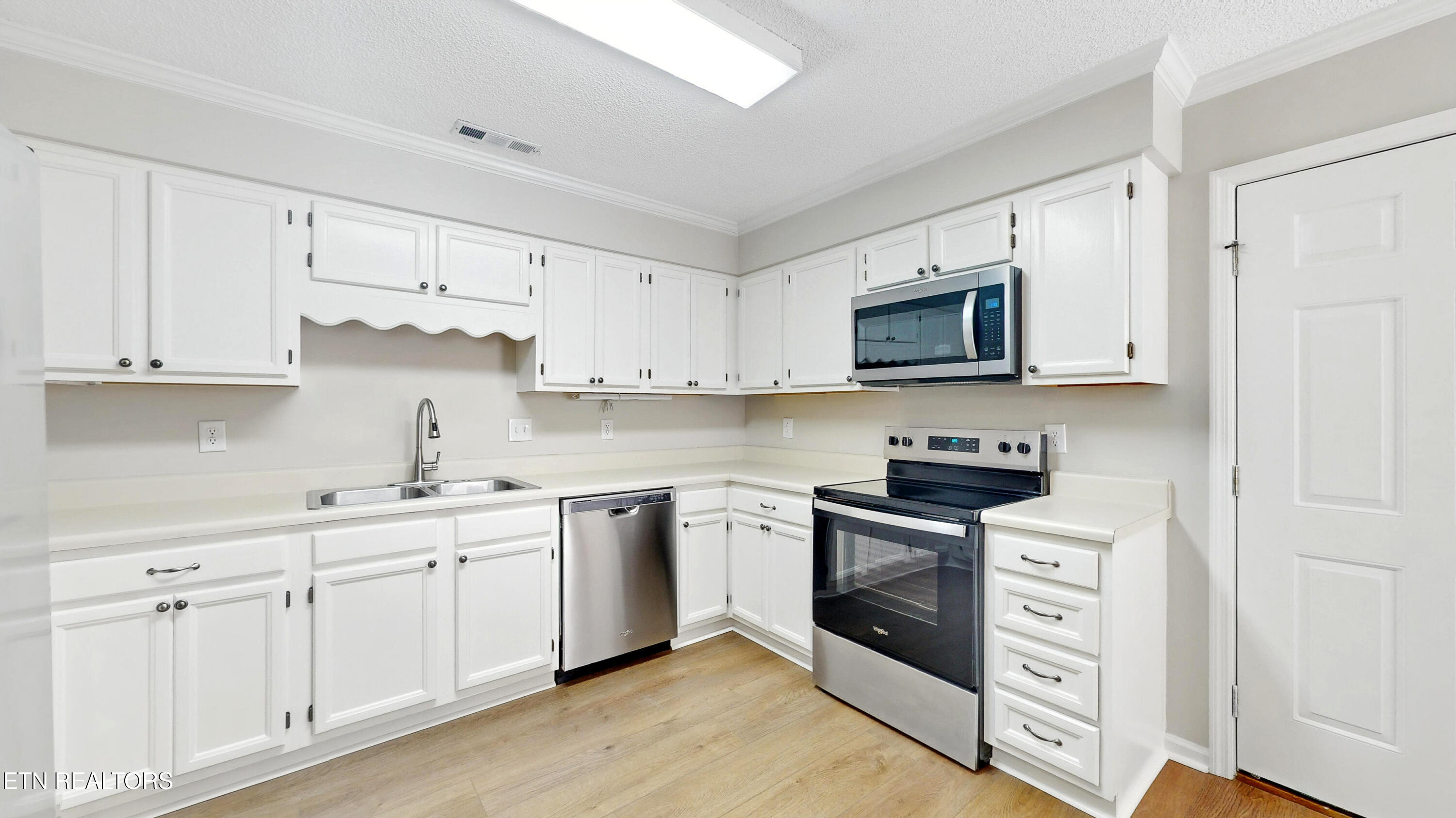 5033 Griffins Gate Lane Property Photo 8