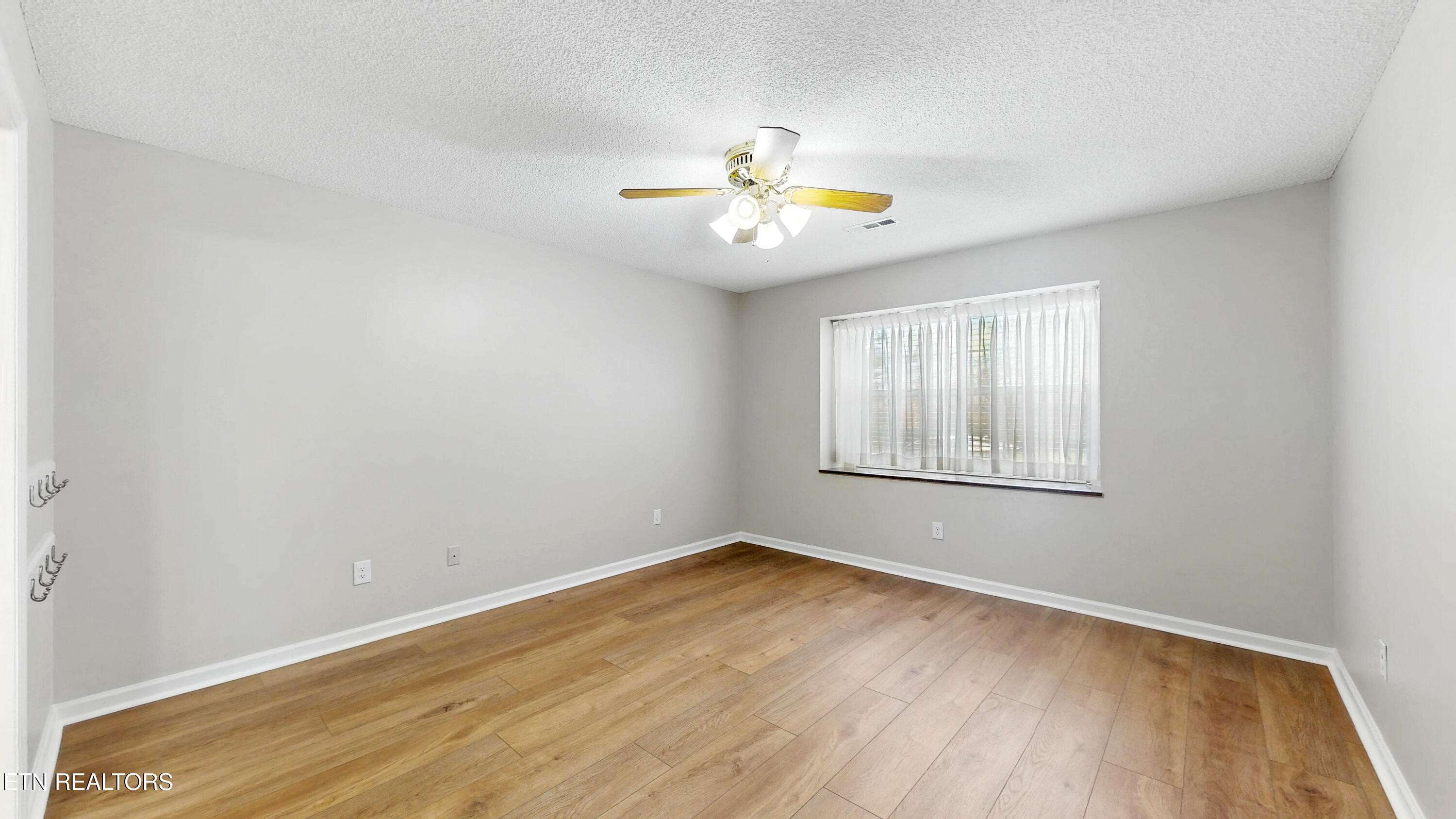 5033 Griffins Gate Lane Property Photo 12