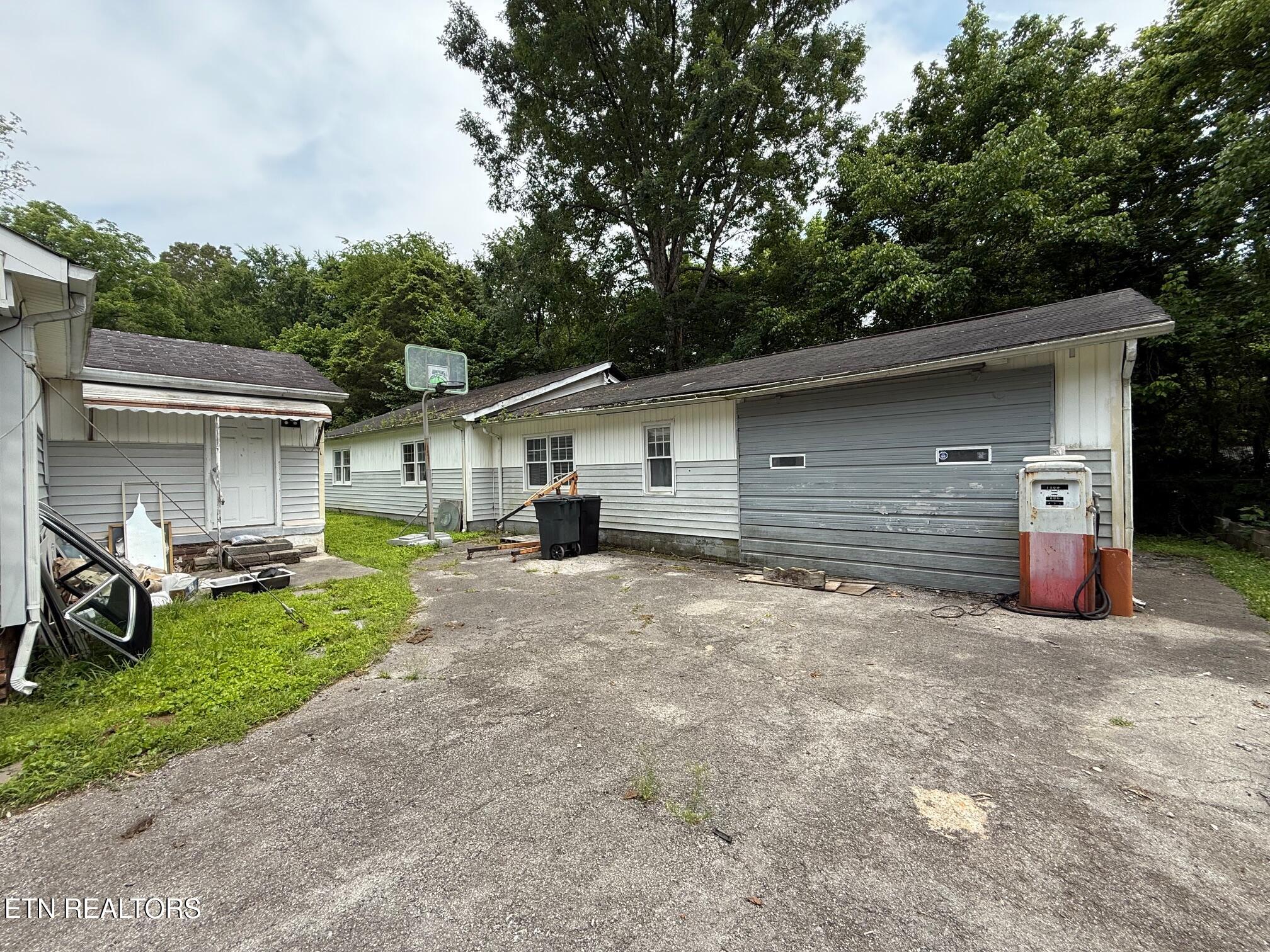 6032 Atkins Rd Property Photo 2
