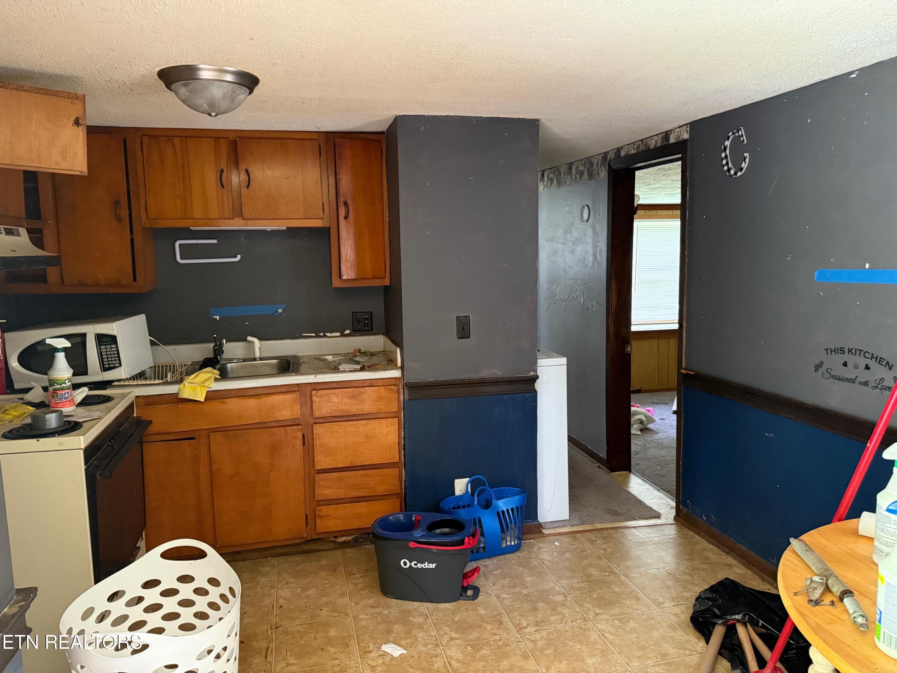 6032 Atkins Rd Property Photo 4