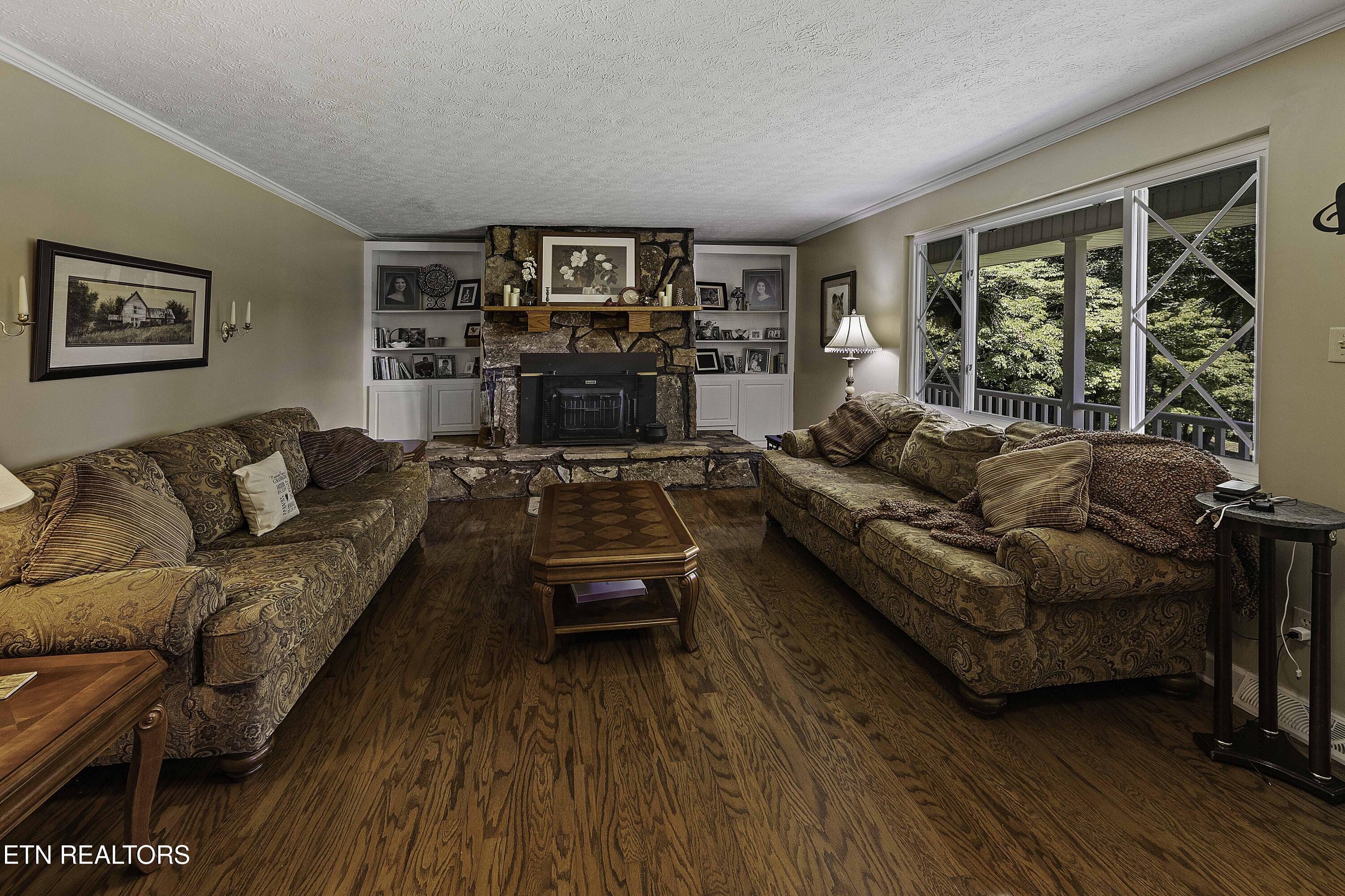 8452 Carr Lane Property Photo 5