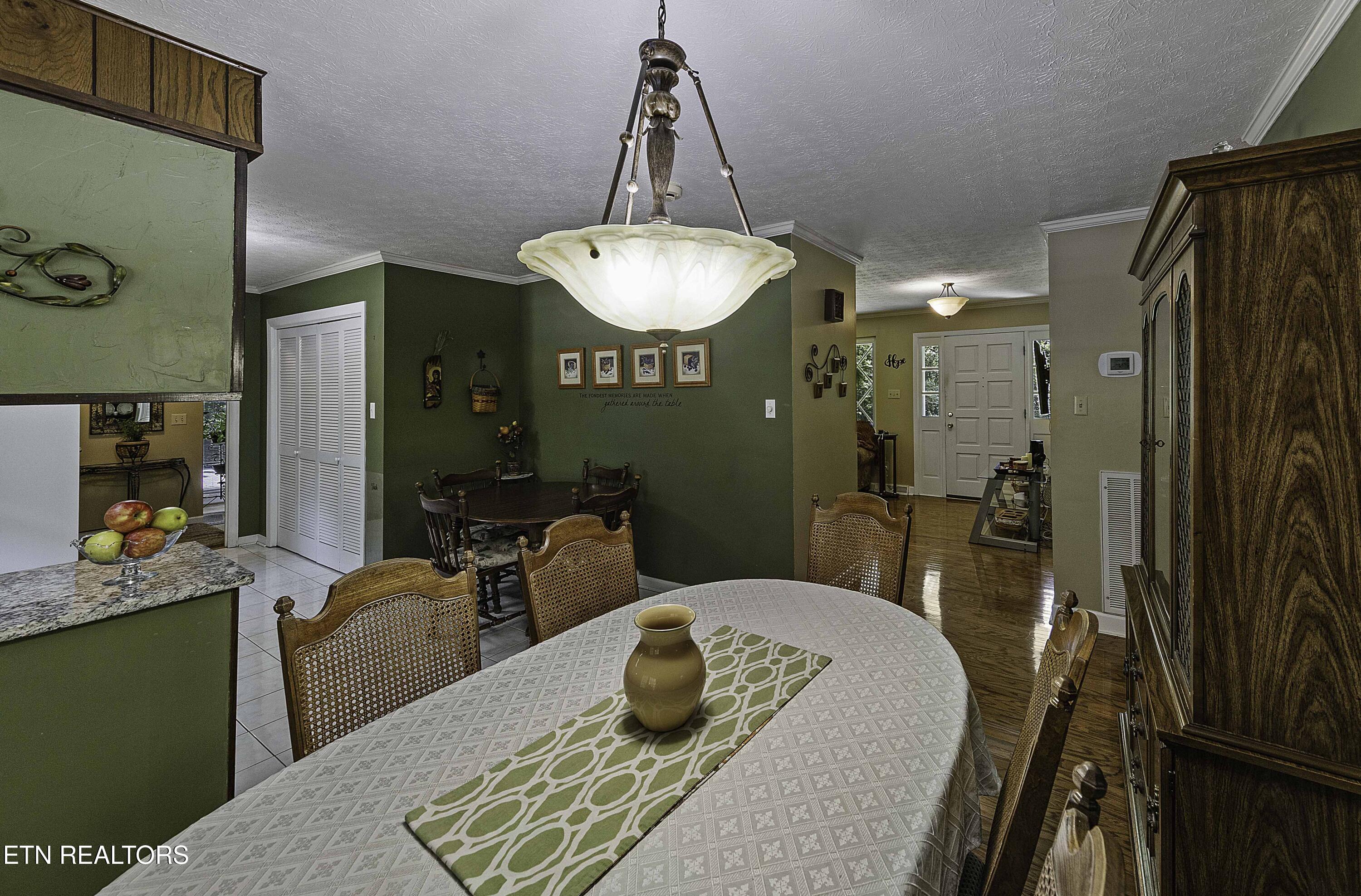 8452 Carr Lane Property Photo 7