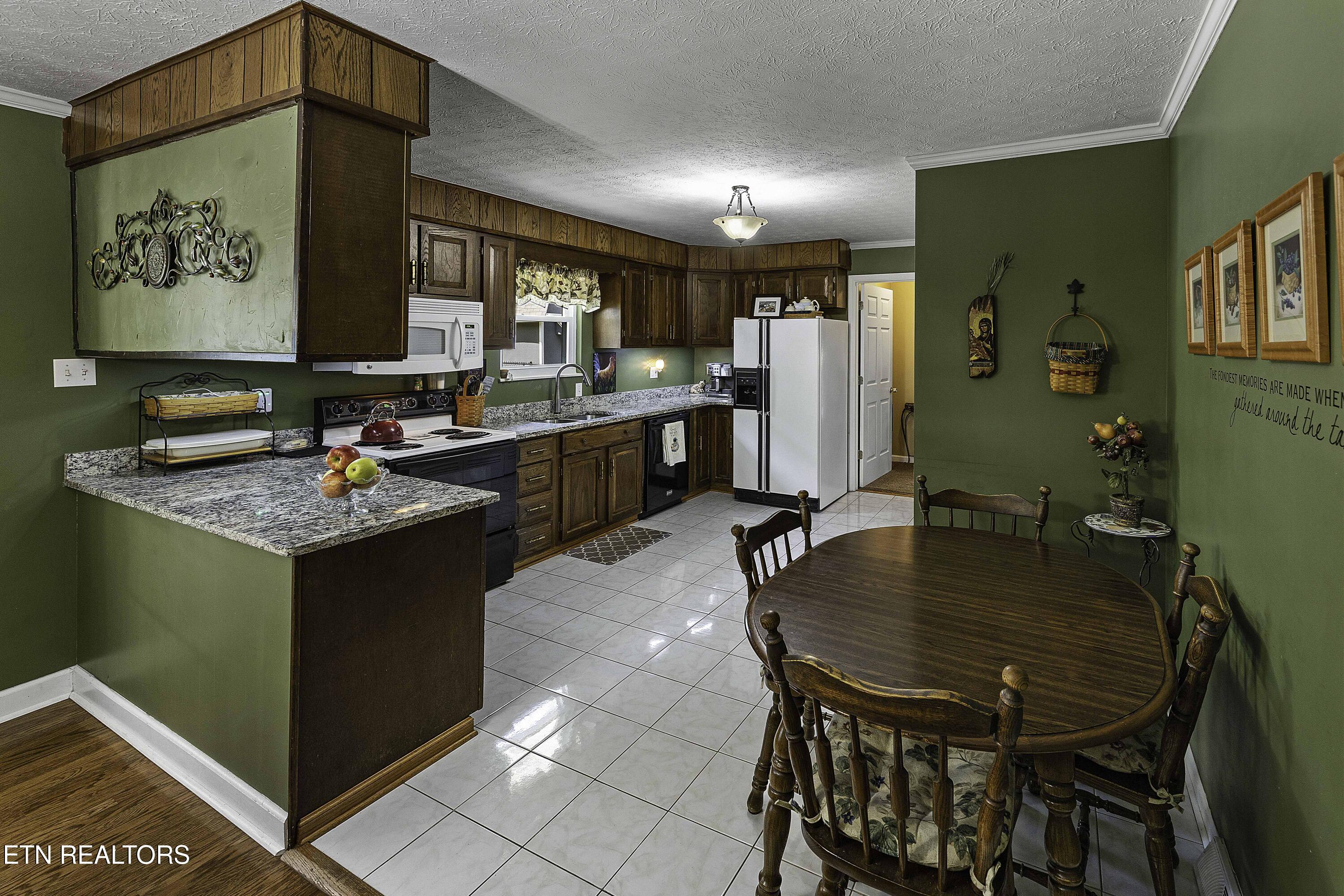 8452 Carr Lane Property Photo 8