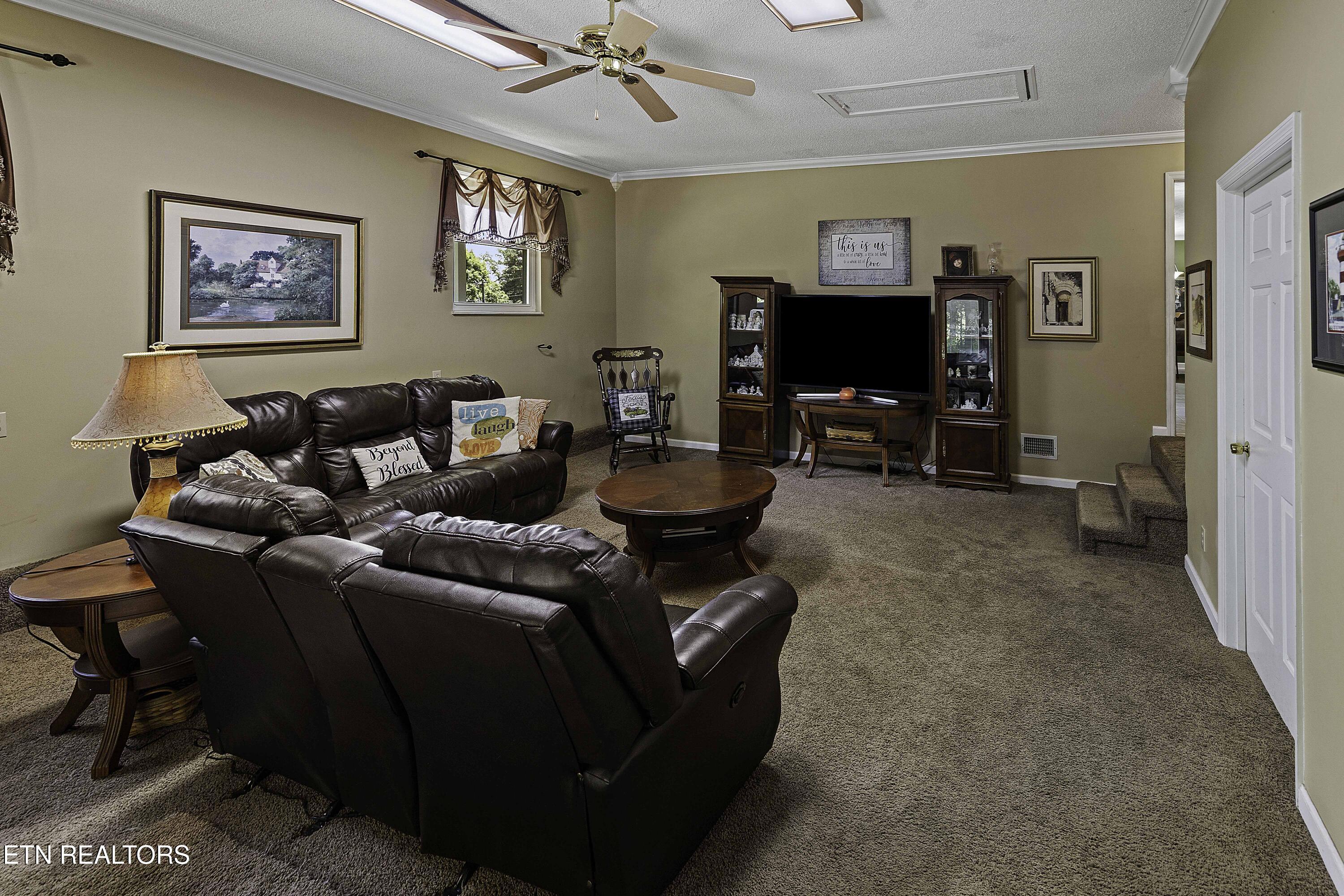 8452 Carr Lane Property Photo 11