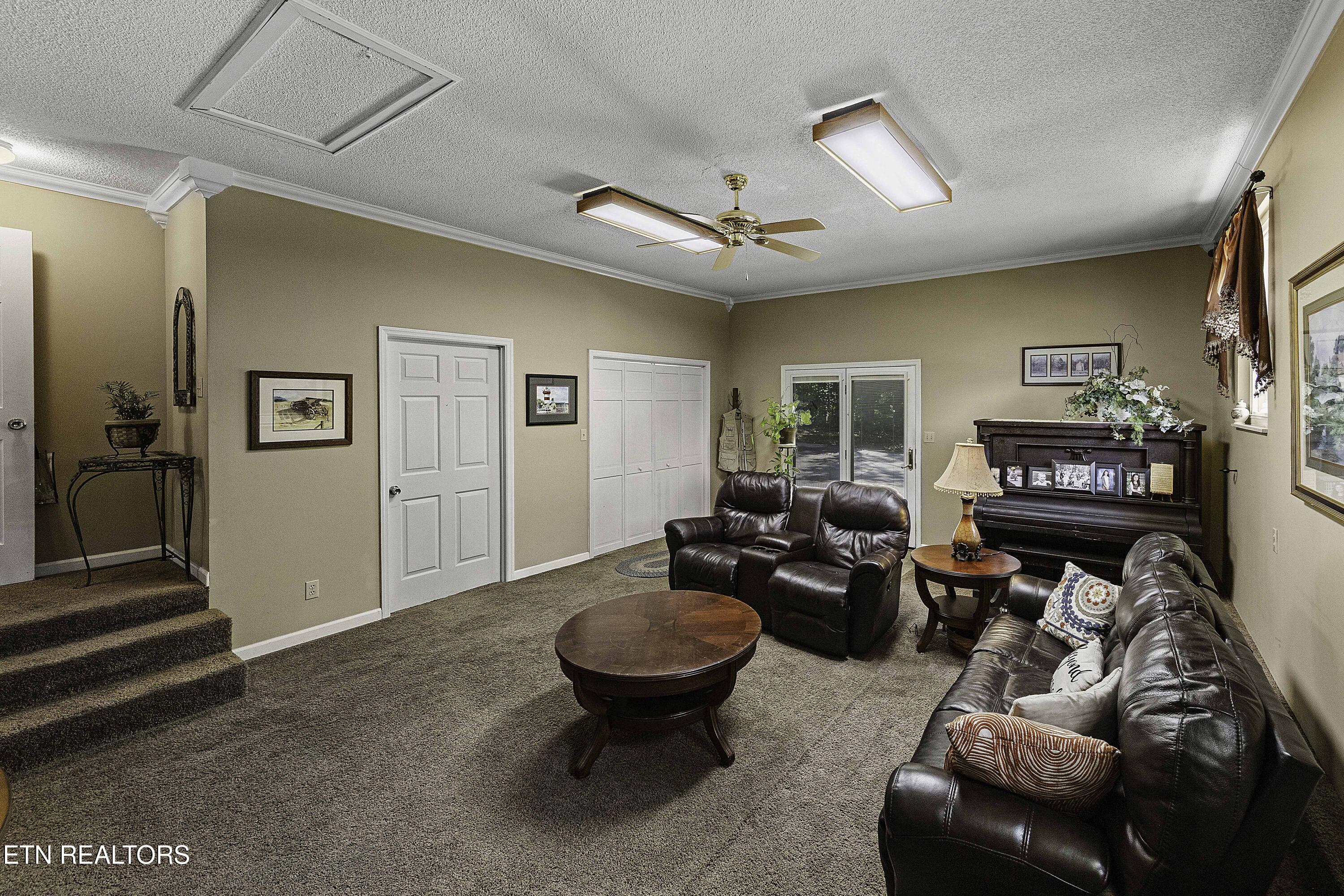 8452 Carr Lane Property Photo 12