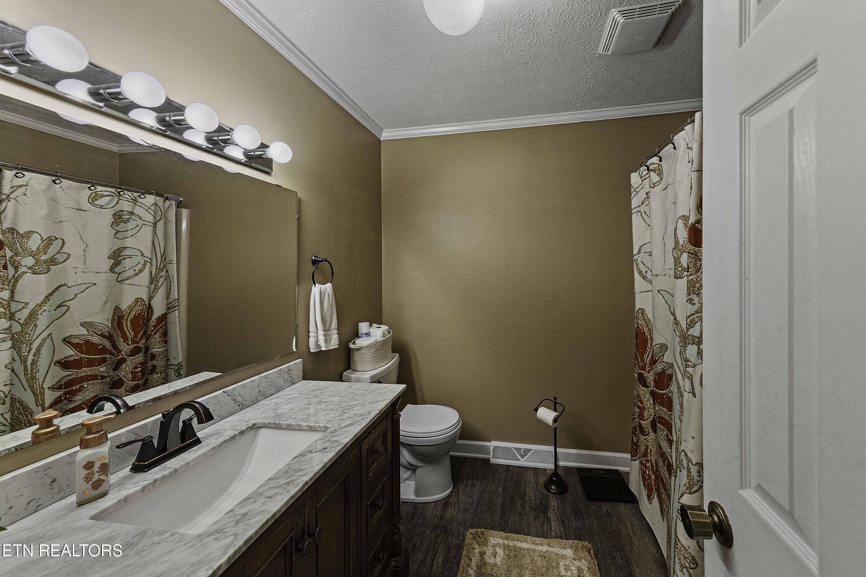 8452 Carr Lane Property Photo 14