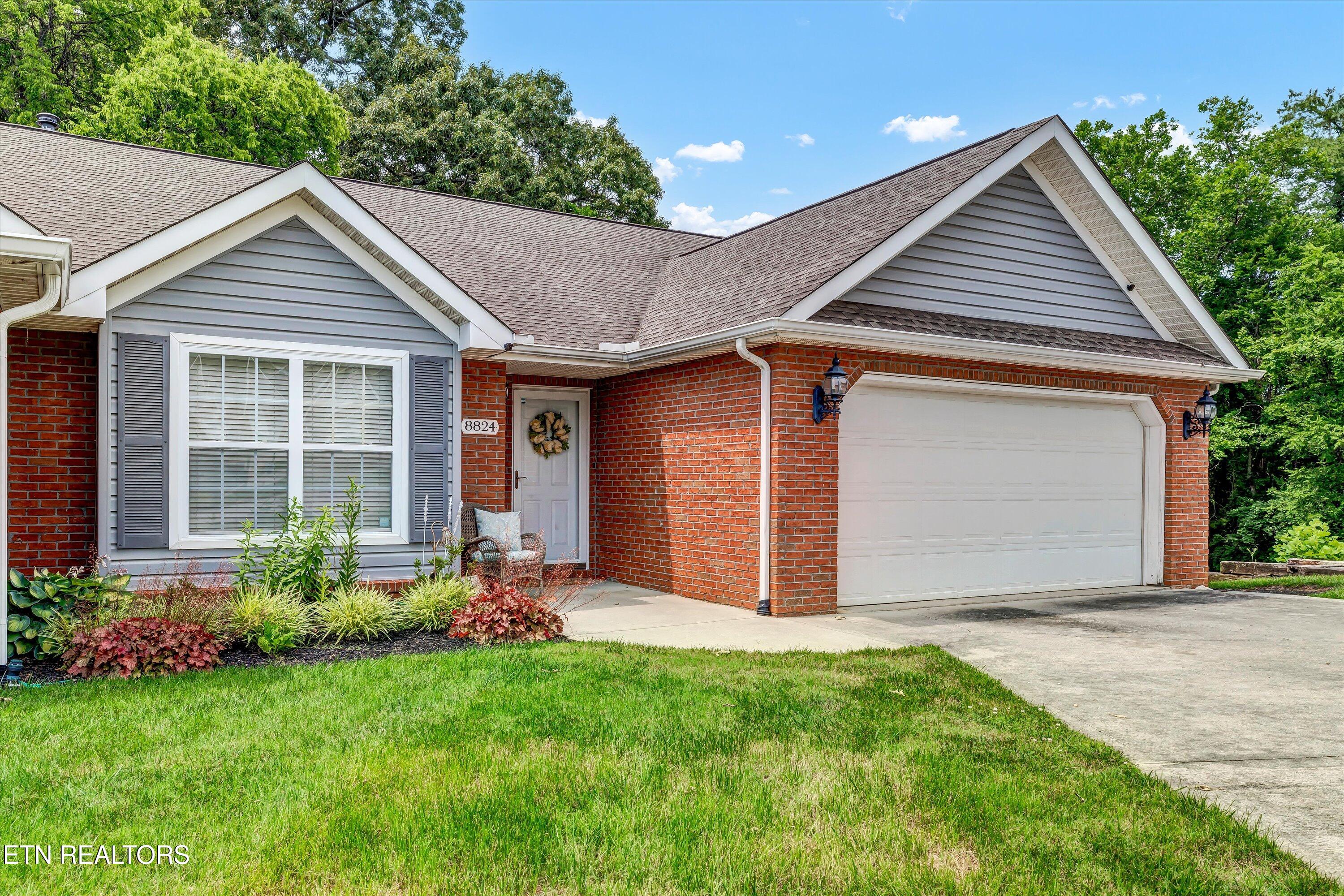 8824 Carriage House Way Property Photo 1