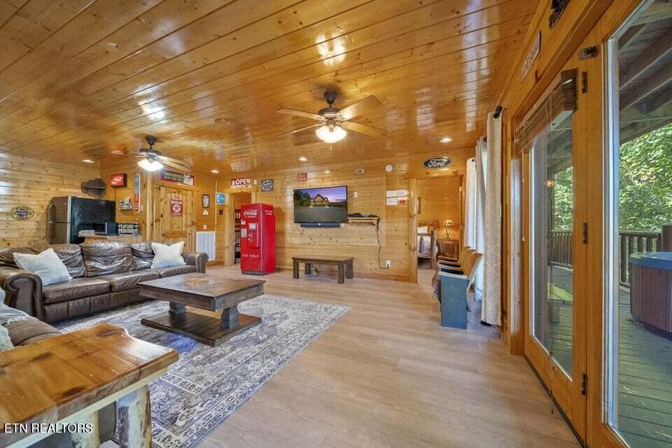 2857 White Oak Ridge Lane Property Photo 8
