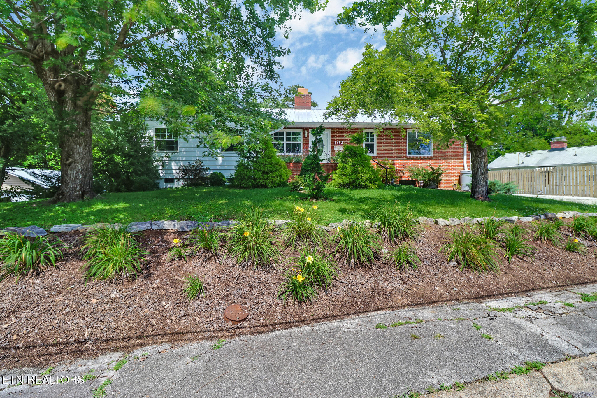 102 Tabor Rd Property Photo 1