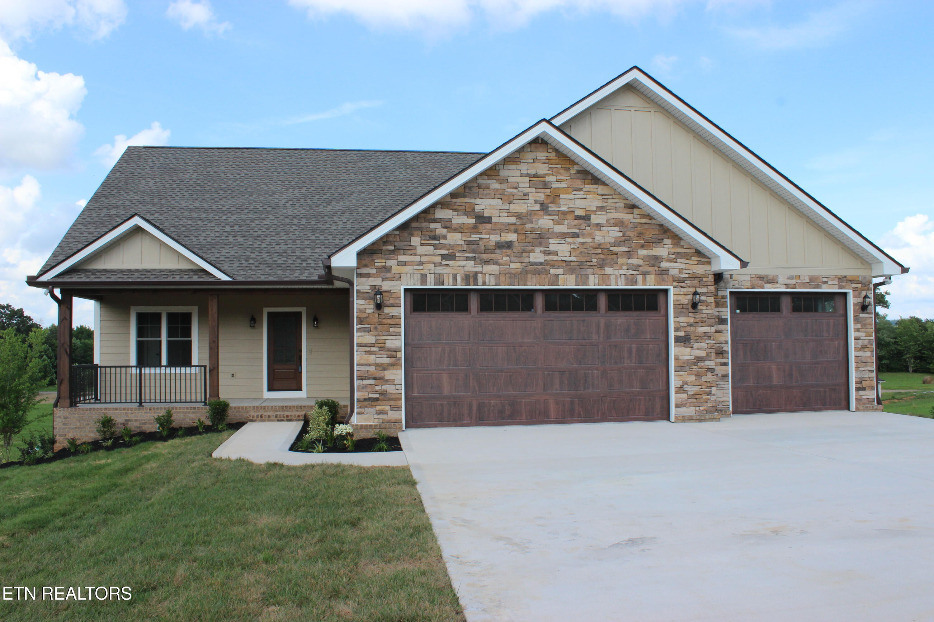 140 Wilshaw Court Property Photo 1