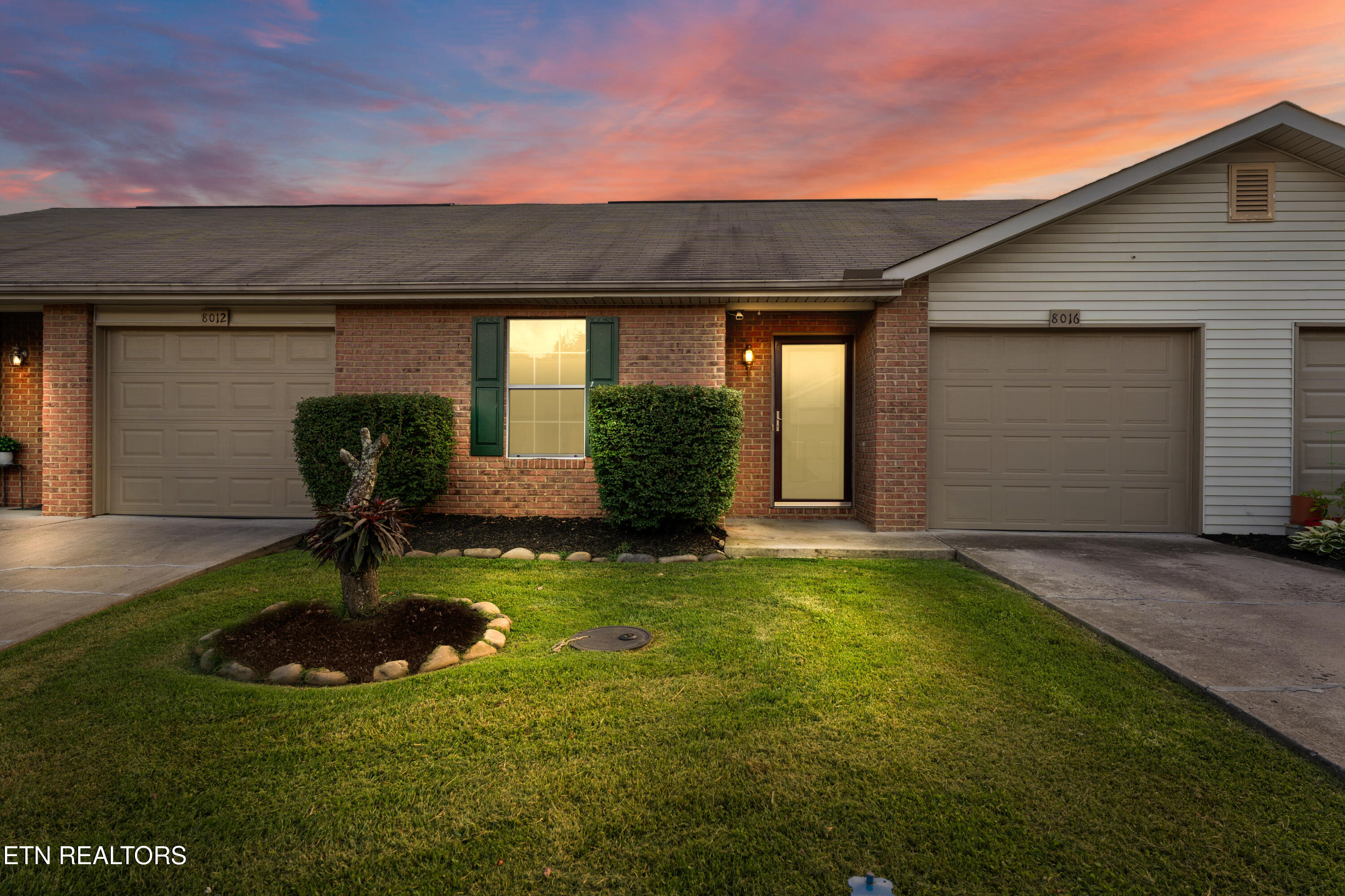 8016 Stablegate Way Property Photo 1