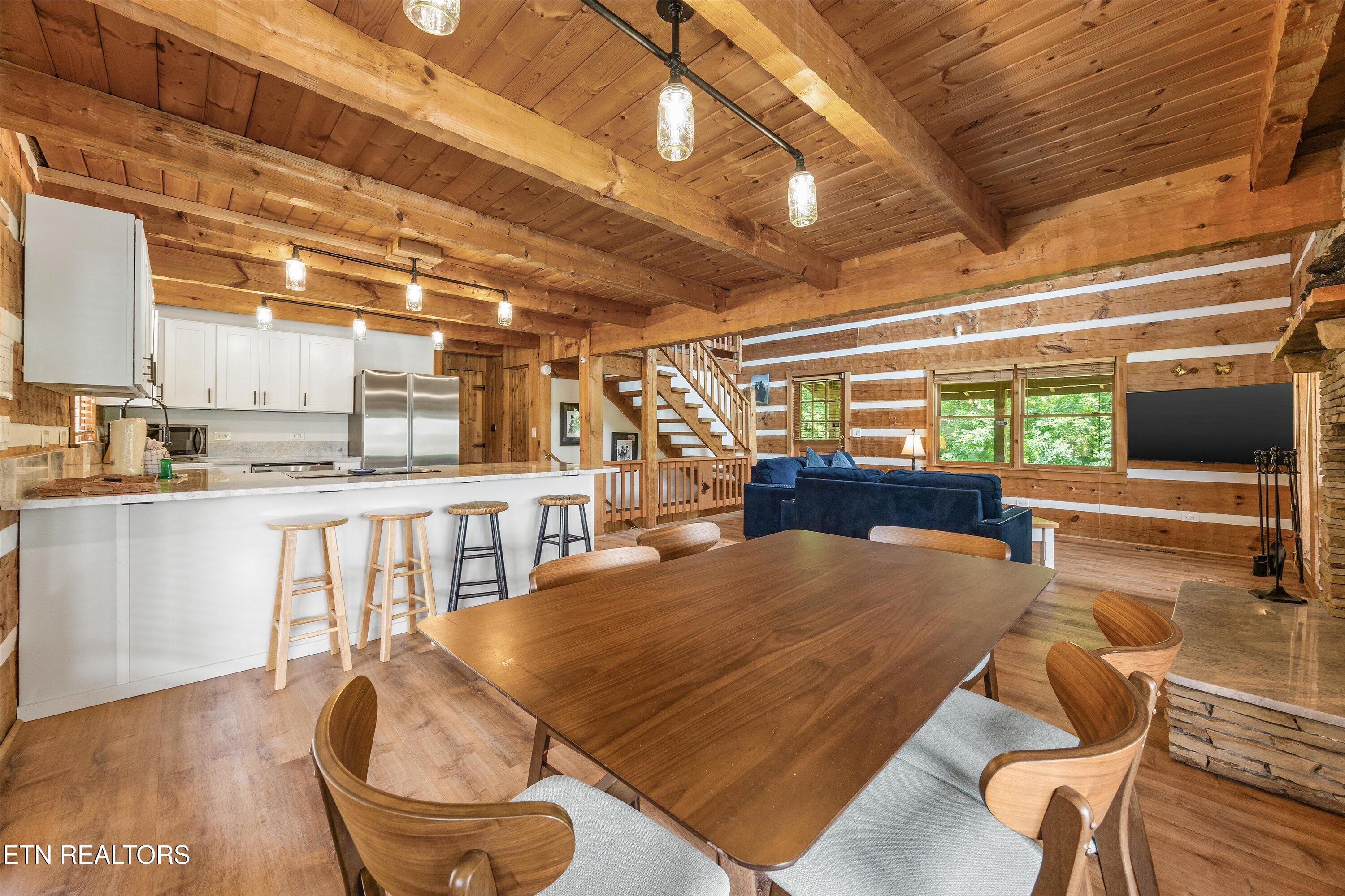 725 Driftwood Circle Property Photo 3