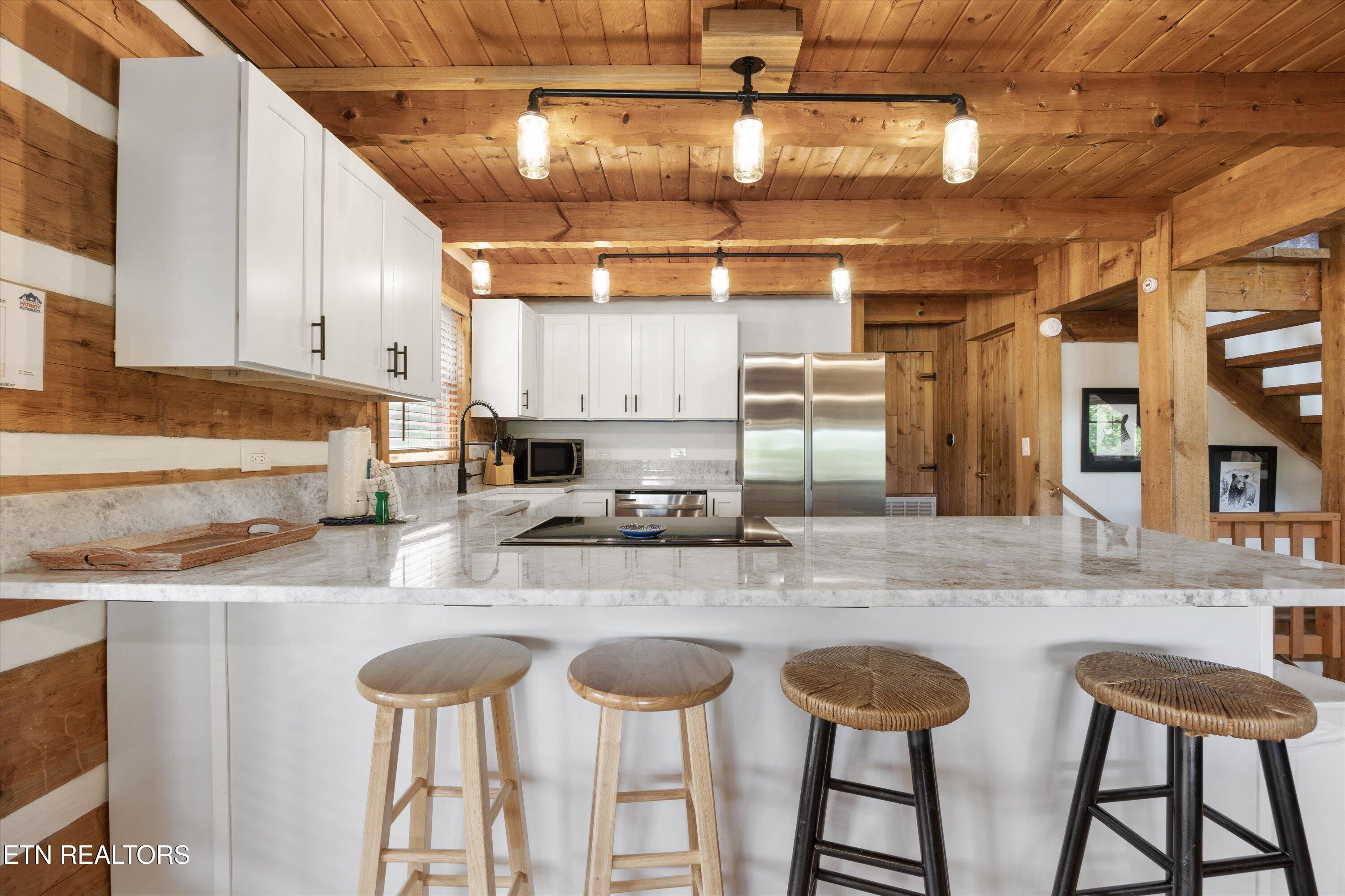 725 Driftwood Circle Property Photo 6