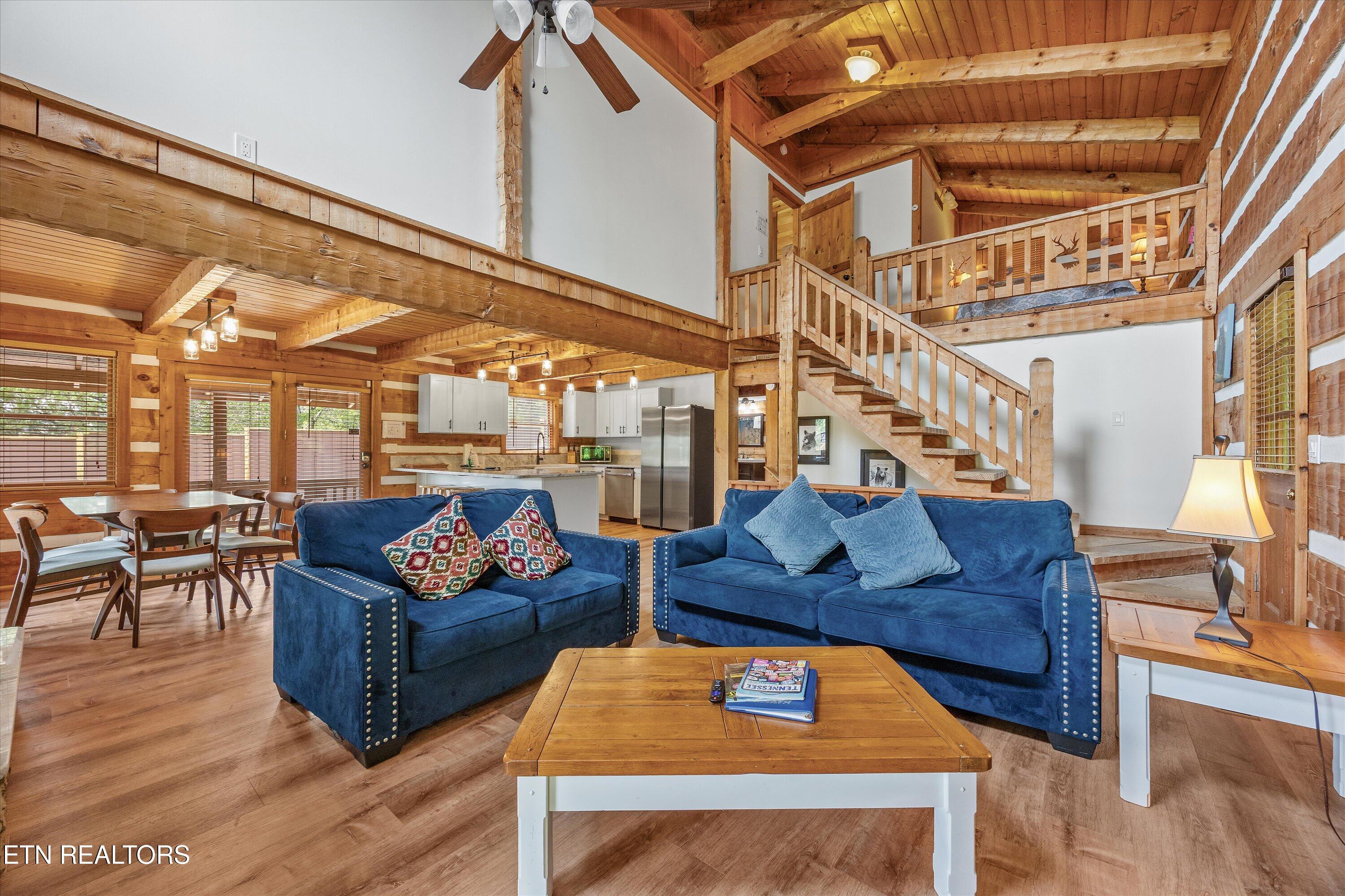 725 Driftwood Circle Property Photo 8