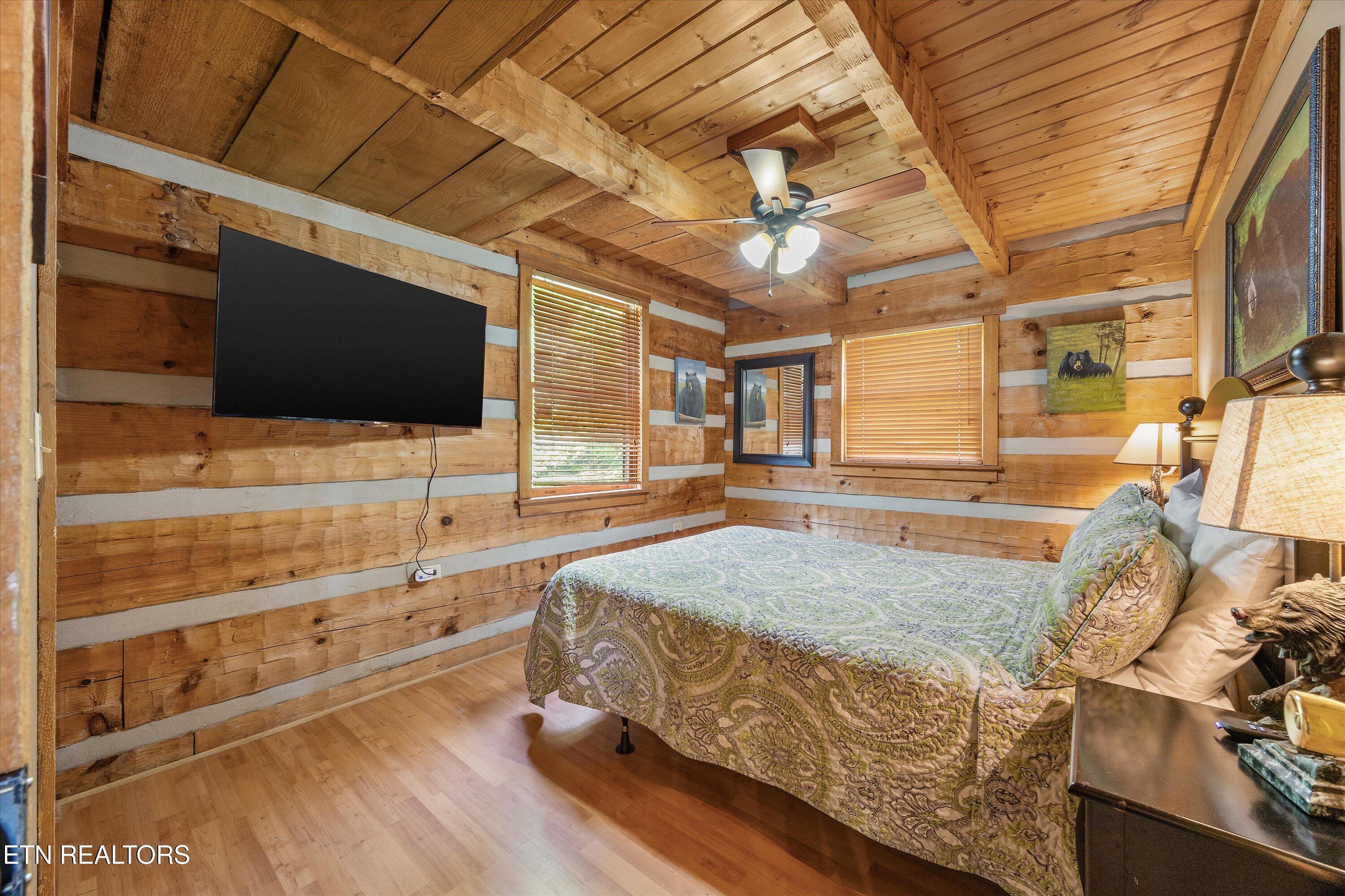 725 Driftwood Circle Property Photo 9