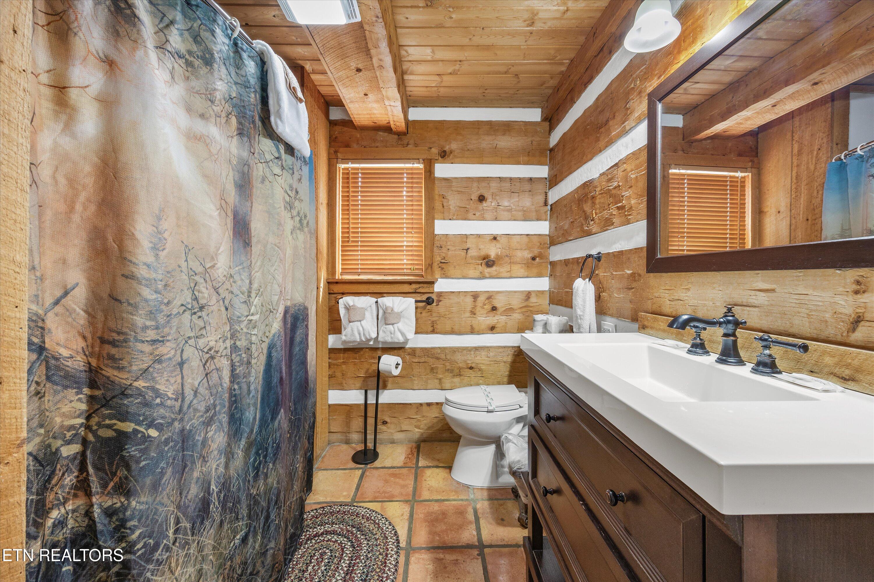 725 Driftwood Circle Property Photo 10