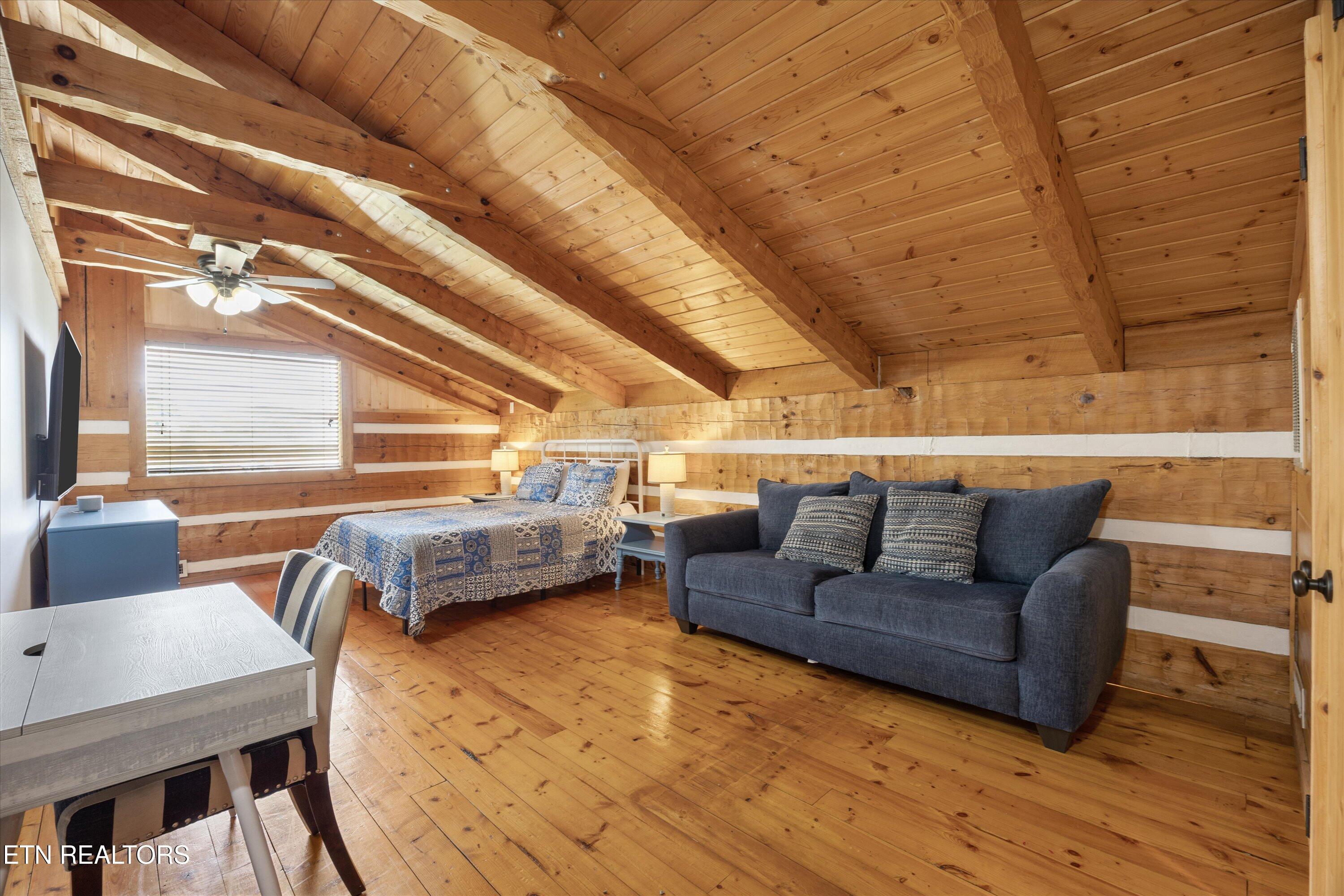 725 Driftwood Circle Property Photo 13