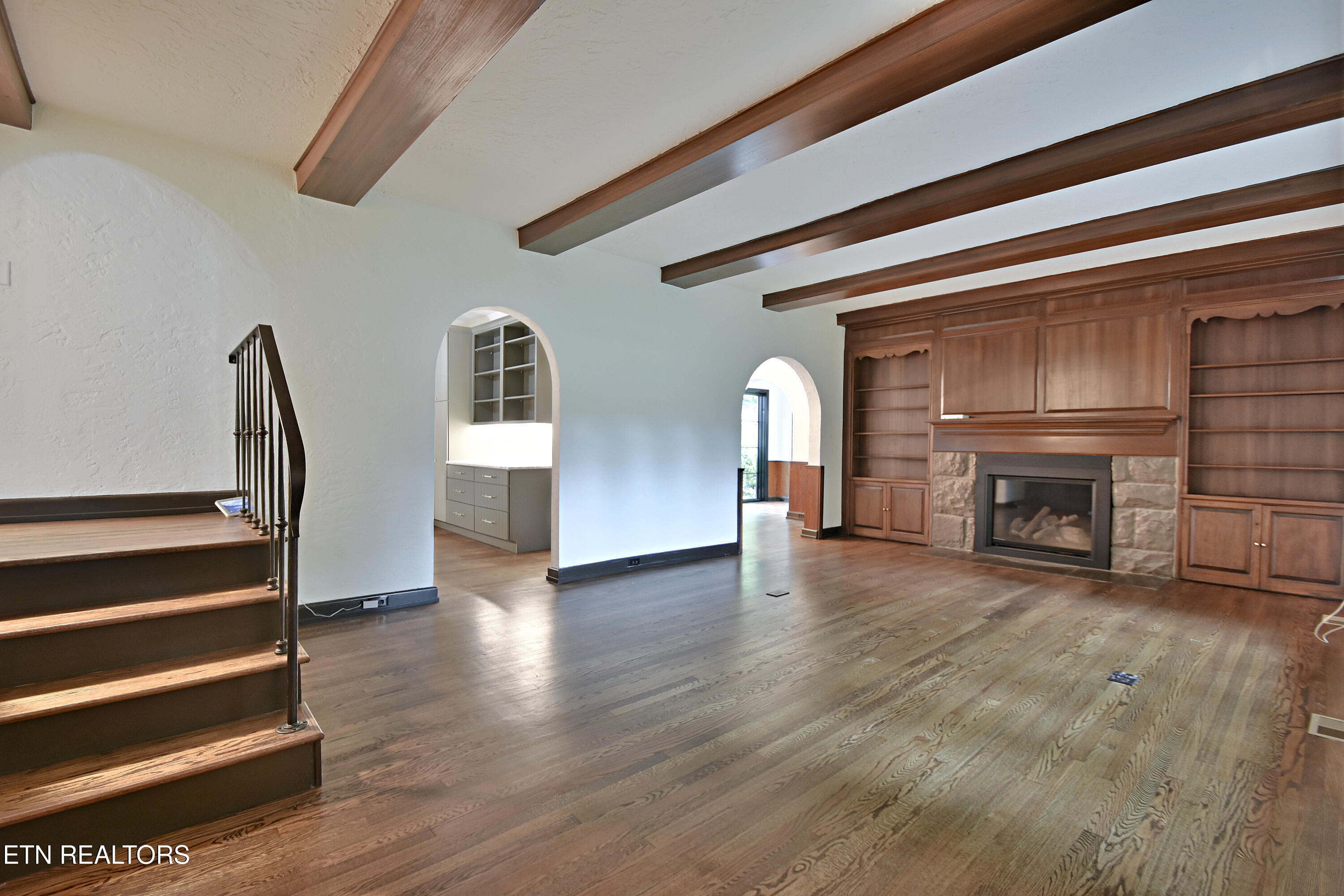 2221 Cherokee Blvd Property Photo 6