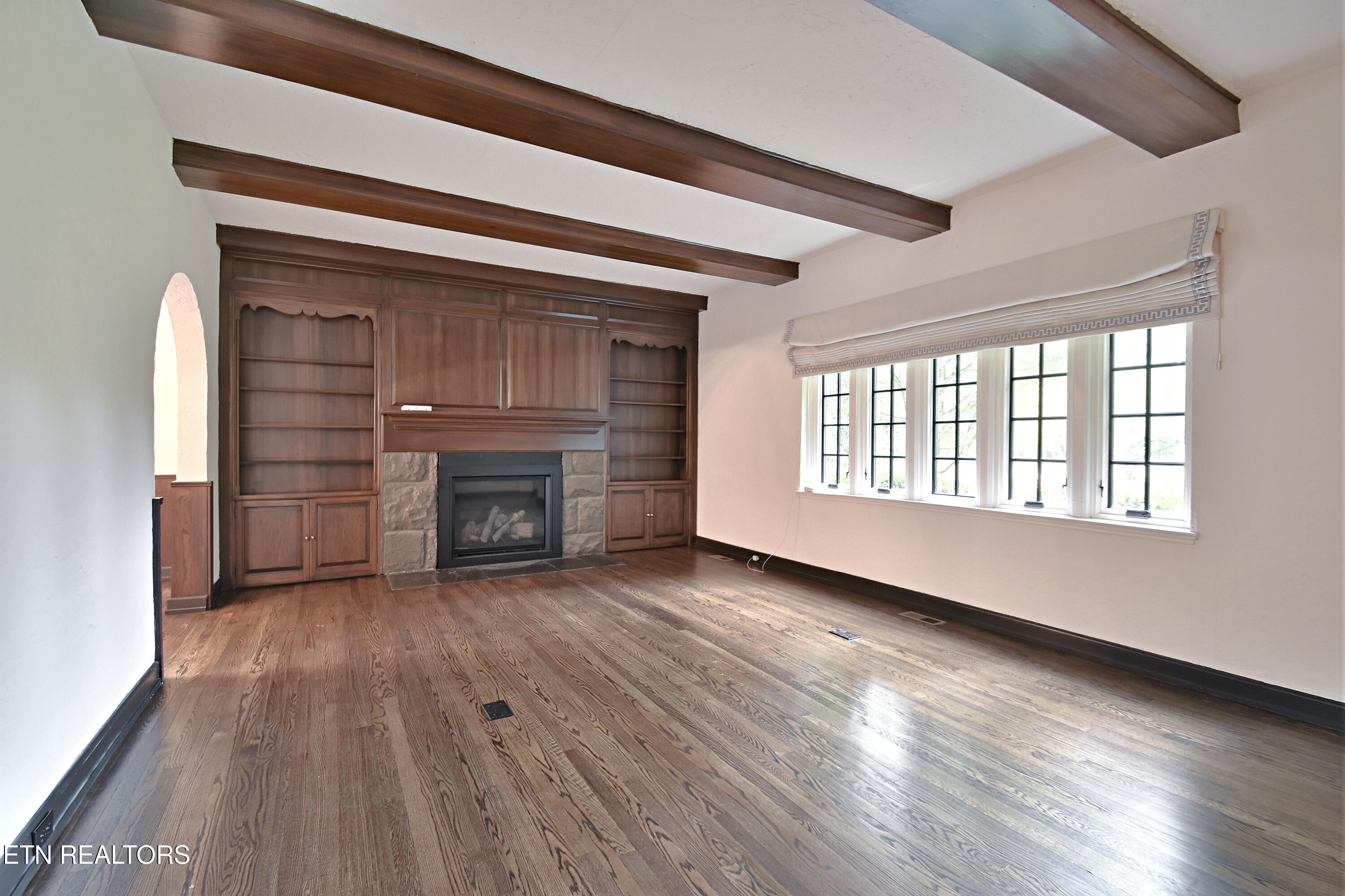 2221 Cherokee Blvd Property Photo 7