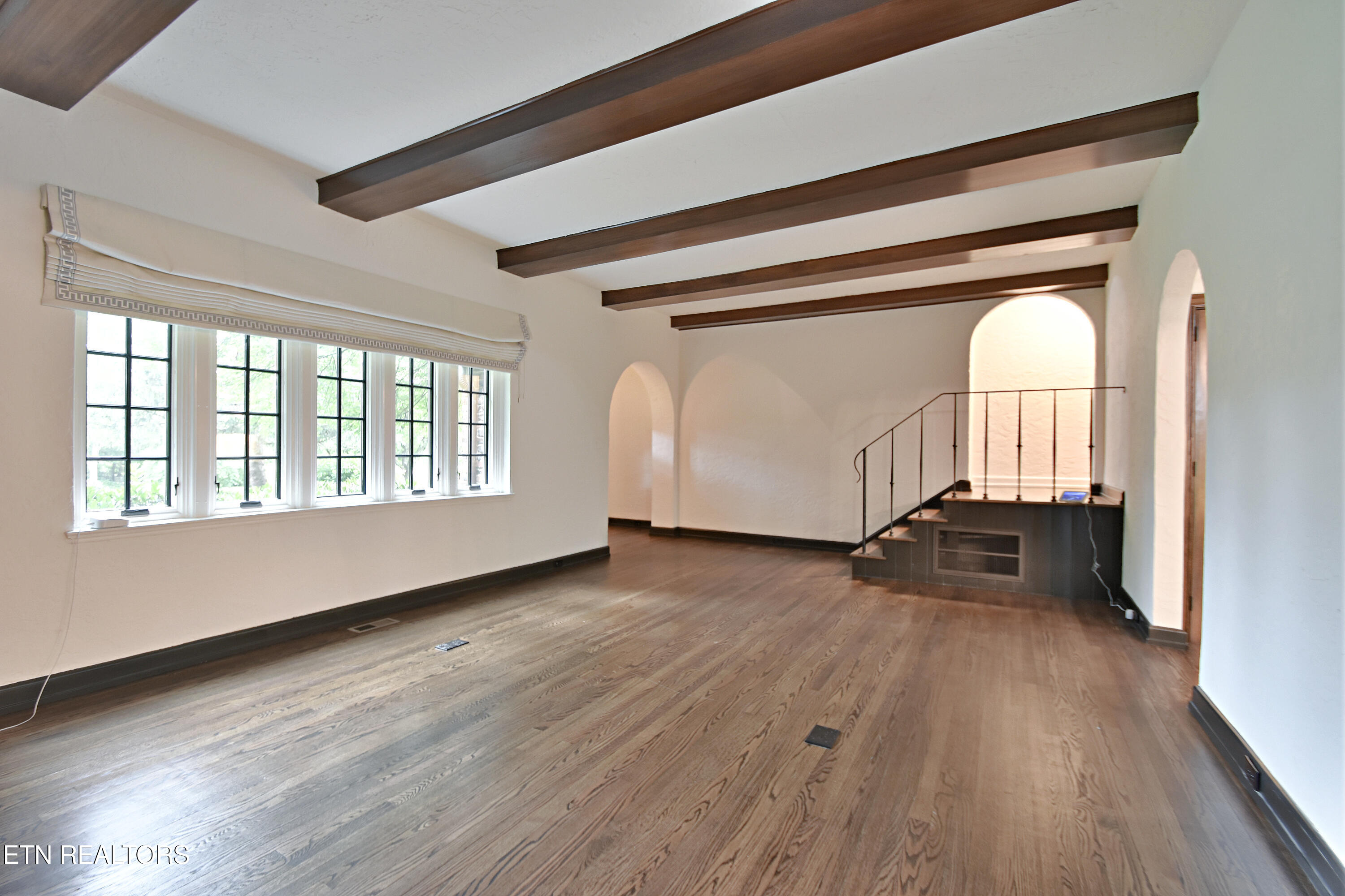 2221 Cherokee Blvd Property Photo 8
