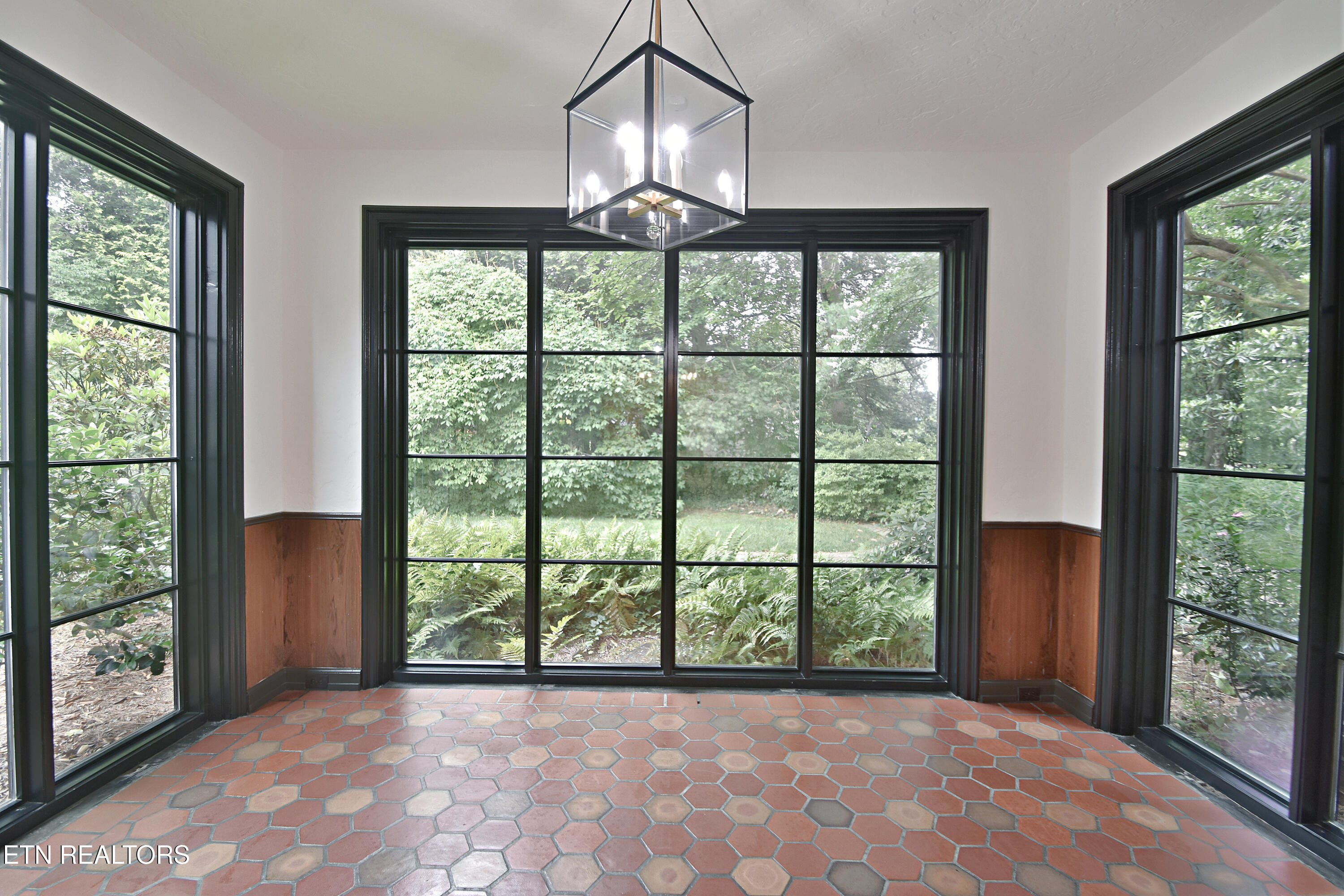 2221 Cherokee Blvd Property Photo 10