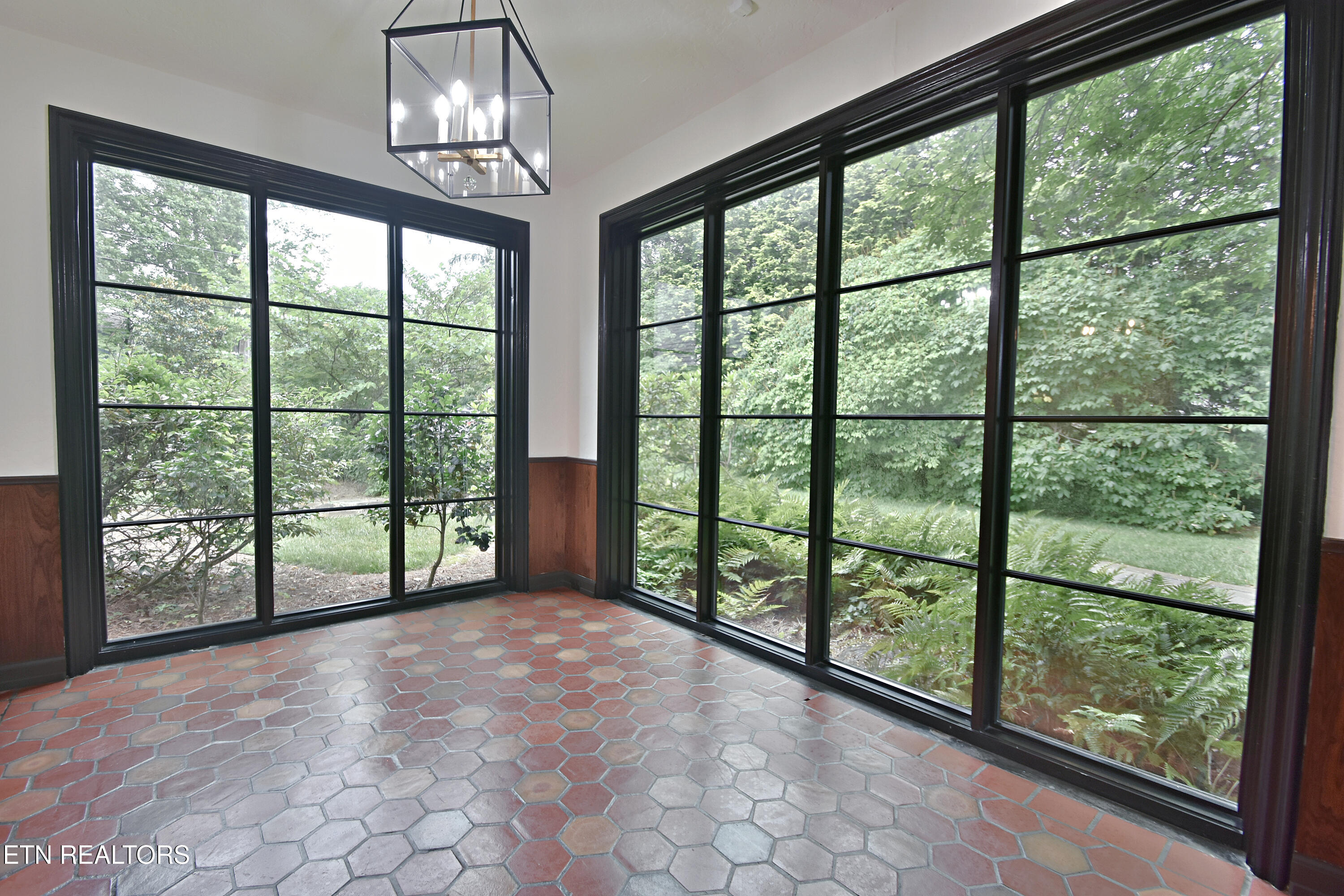 2221 Cherokee Blvd Property Photo 11